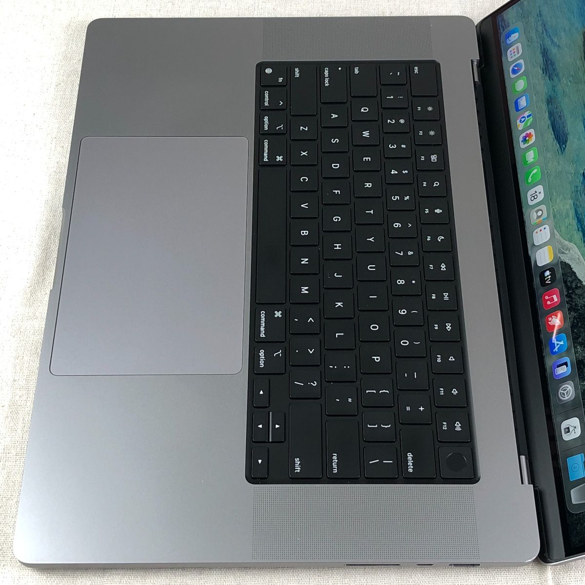 本体のみ】MacBook Pro 16