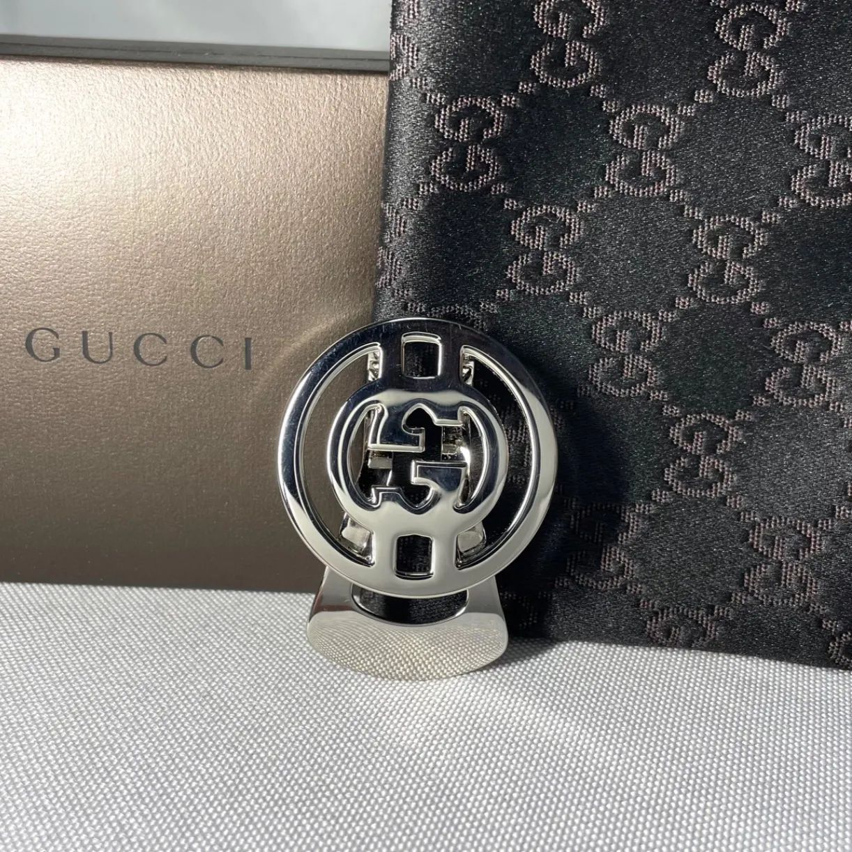 GUCCI グッチ　GGロゴ　シルバーマネークリップ　インターロッキング 美品 GUCCI グッチ インターロッキングGGデザイン マネークリップ