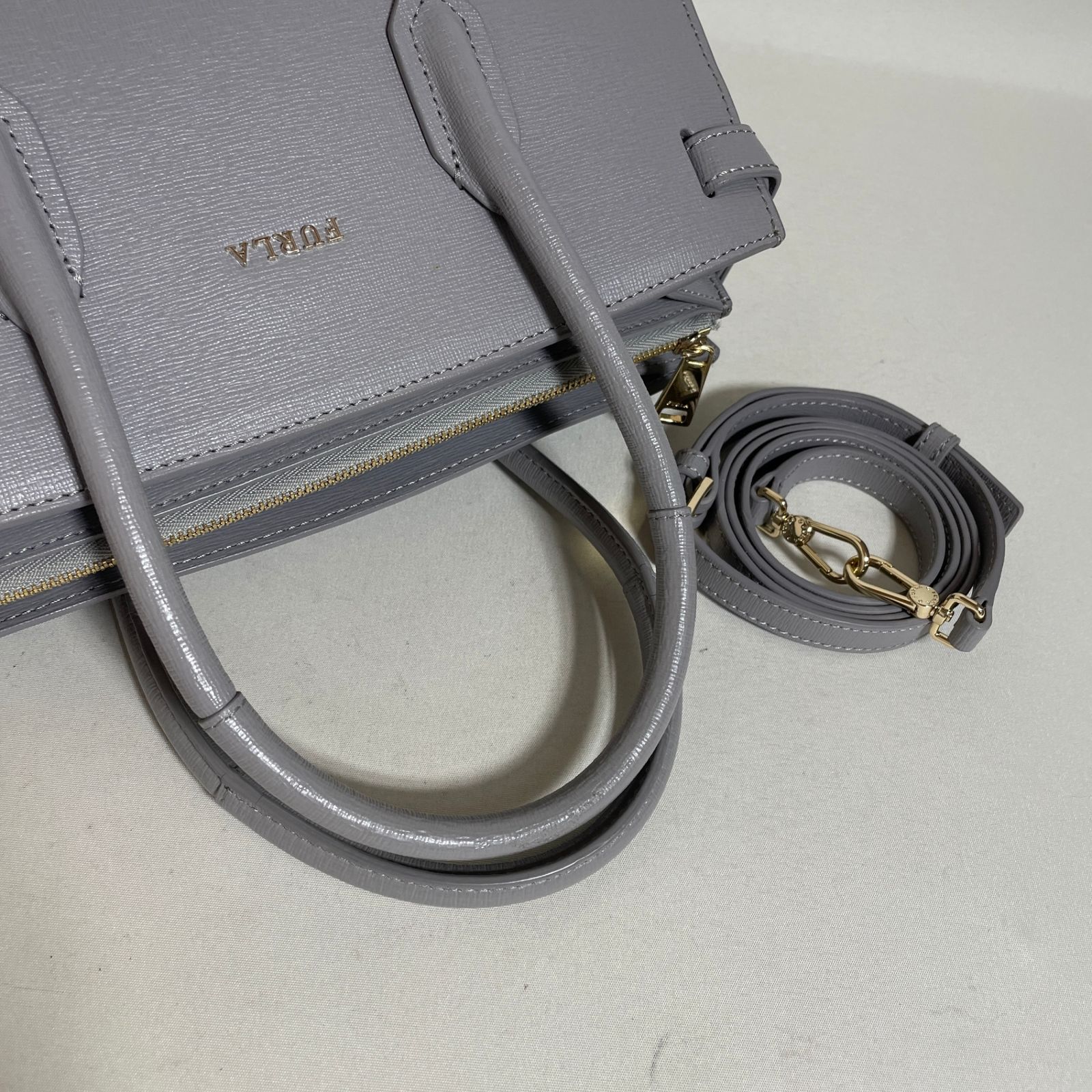 2606-68｜美品｜フルラ 2WAYハンドバッグ レザー グレー - メルカリ