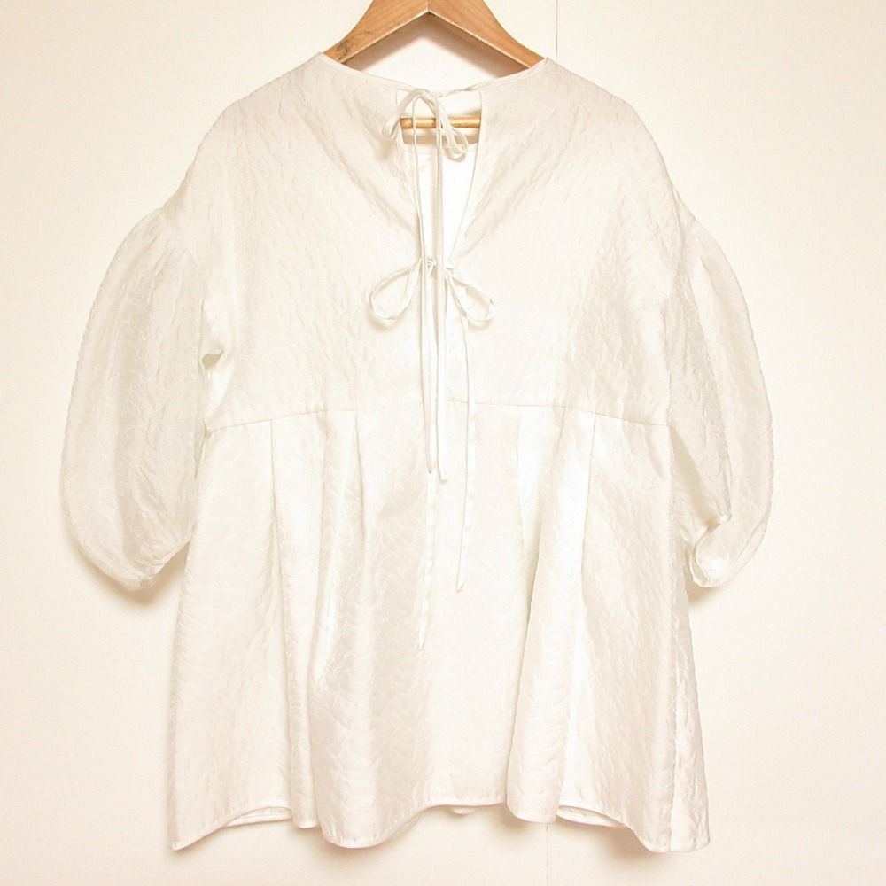 美品 BLUELEA ブルレア SILKY JACQUARED BLOUSE ハーフスリーブ