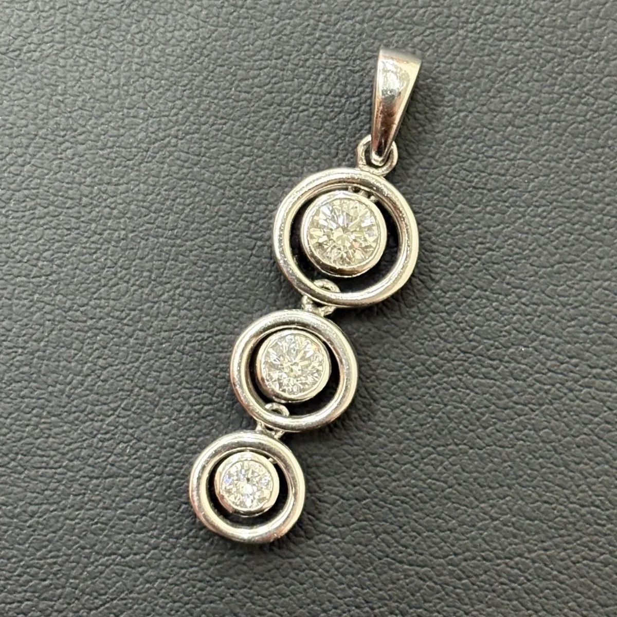 エステール ダイヤモンド 0.72ct Pt900 3連 トリロジー サークル ラウンド　ネックレストップ