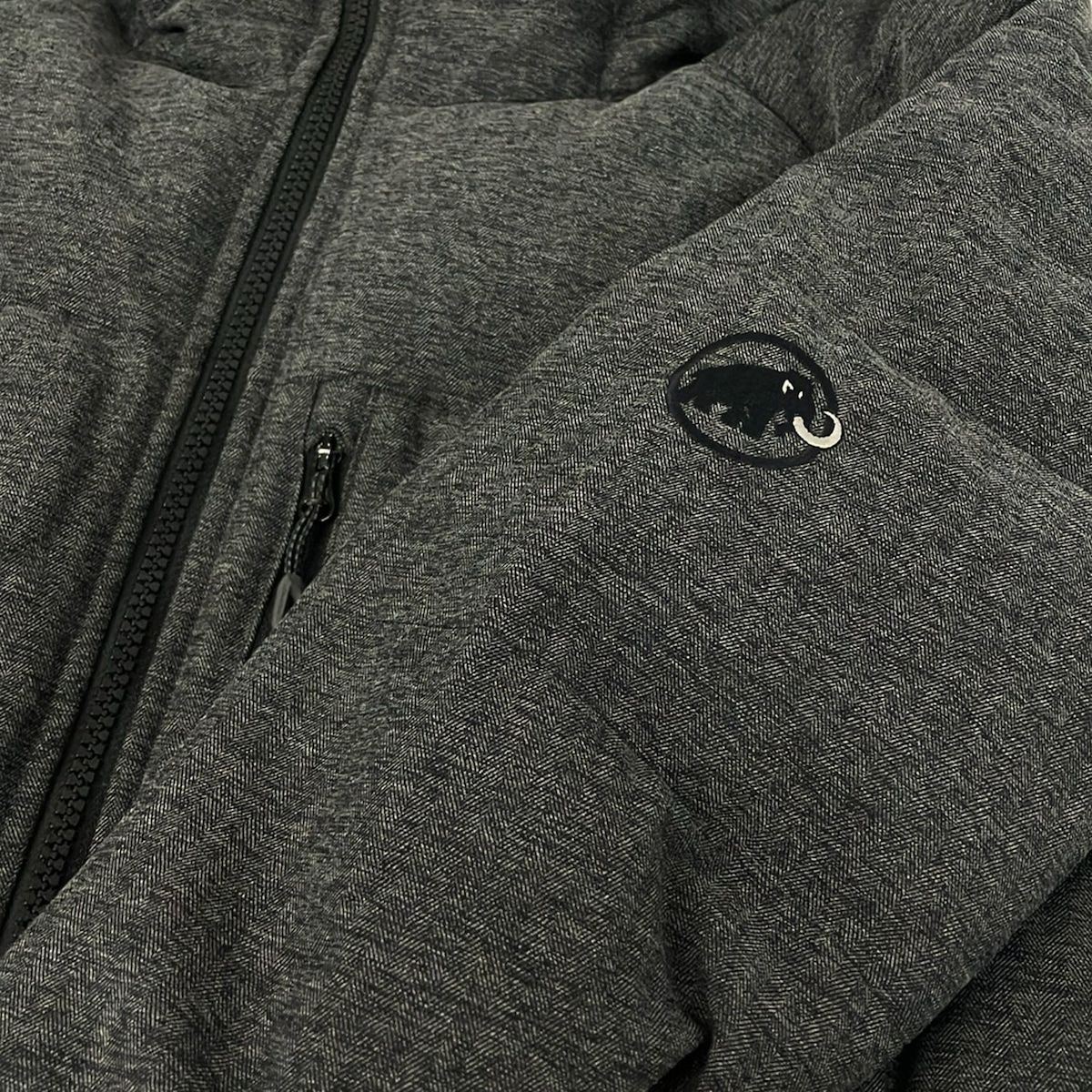 MAMMUT(マムート) ダウンジャケット サイズasia M メンズ - グレー×黒