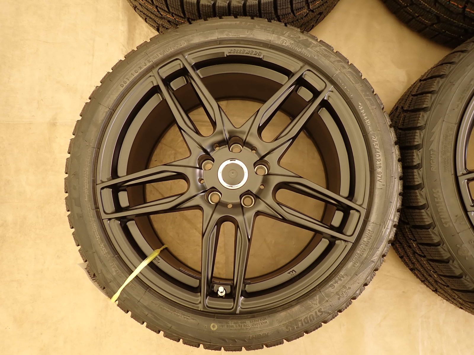 冬新品 2024年製 4本SET 会社宛 送料無料 245/40R18×9J 97V トーヨー
