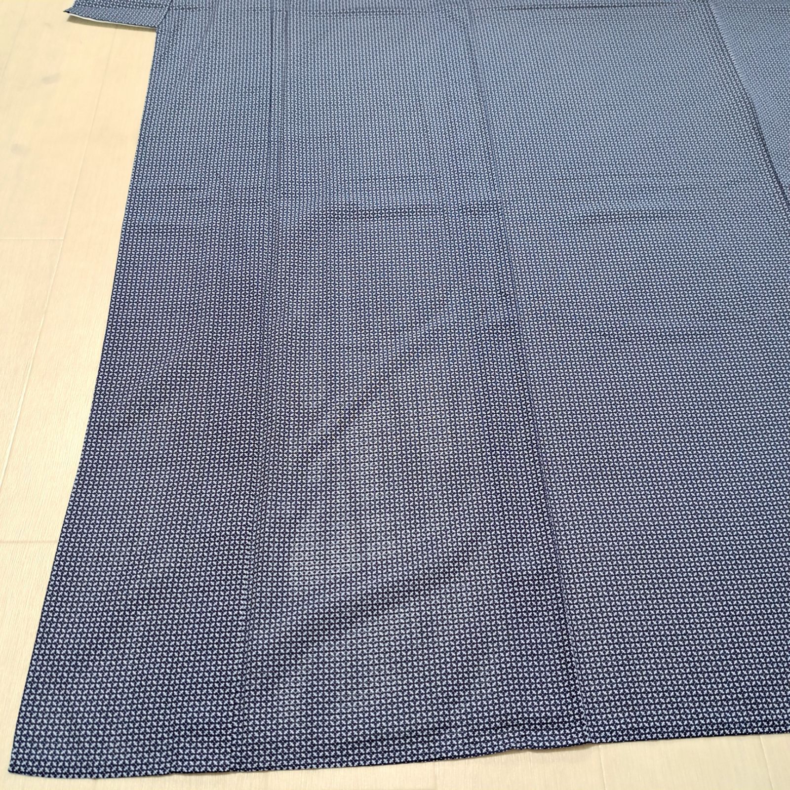 洗える夏着物・小紋・絽】両面染め 紺 幾何学模様 新しめの美品です れ