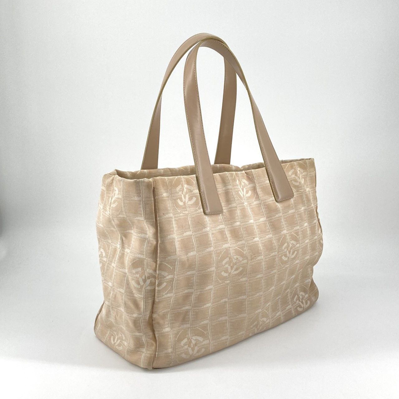 CHANEL（シャネル） ニュートラベルライントートMM トートバッグ