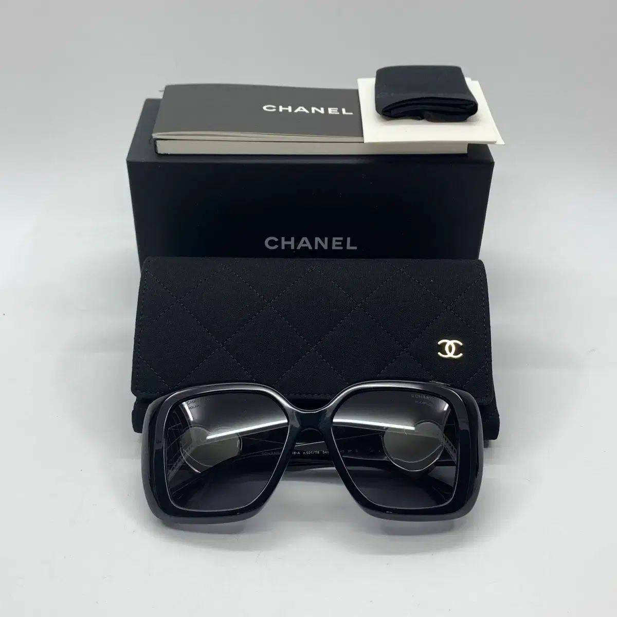 267002341 CHANEL シャネル ハート 装飾 Starship Square スタシ サングラス ブラック