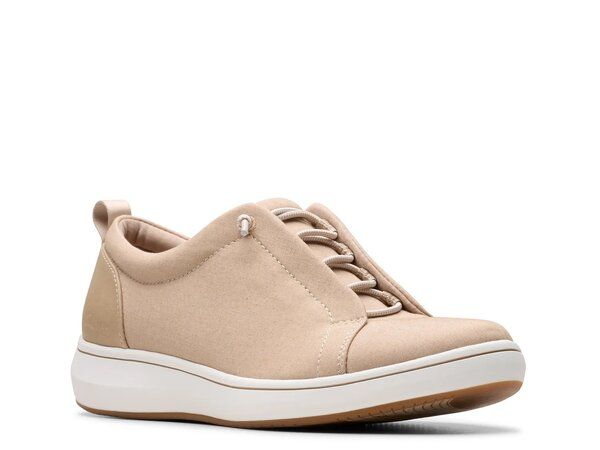 クラークス レディース シューズ スニーカー Clarks Cloudsteppers BreezeSky Sneaker Womens Beige ベージュ