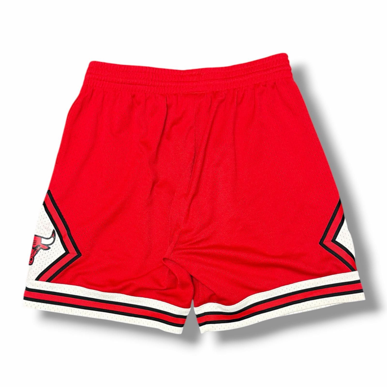 Mitchell & Ness シカゴ・ブルズ スウィングマン ショーツ NBA 1997-98