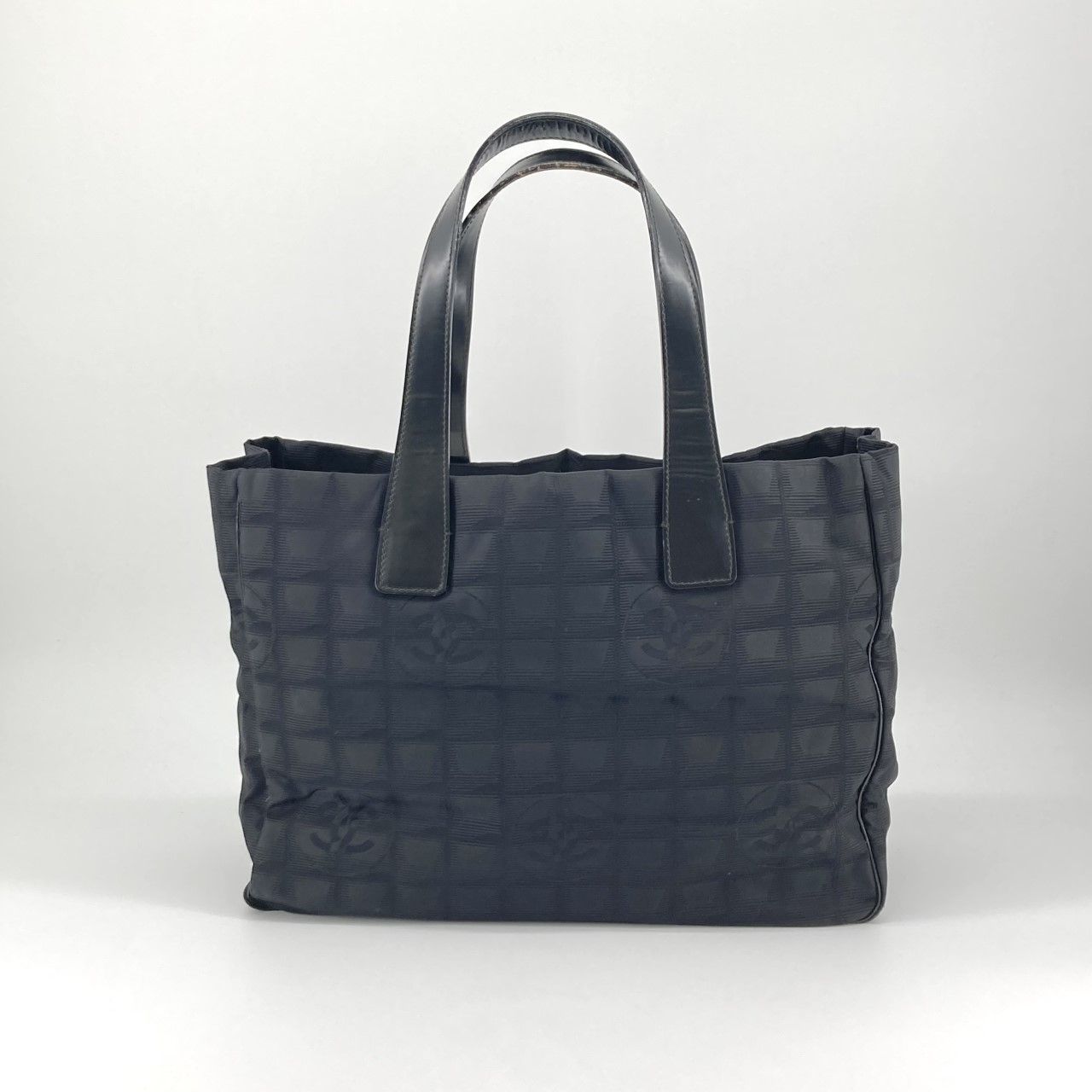 CHANEL（シャネル） ニュートラベルライントートMM トートバッグ ブラック