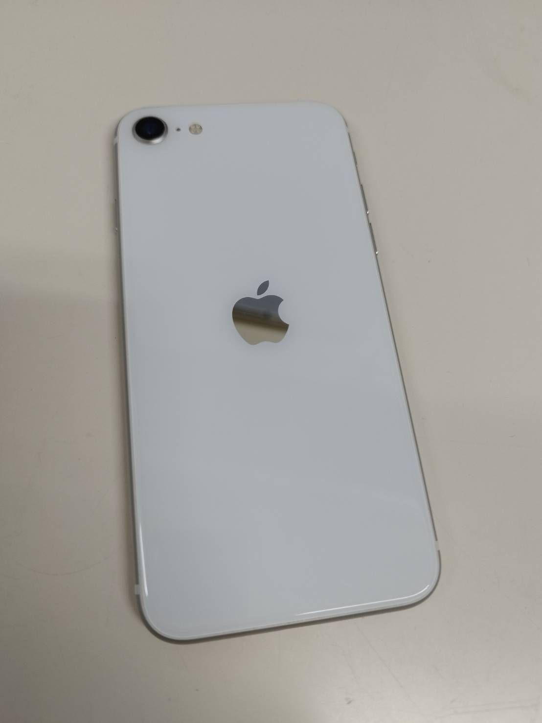iPhone SE 2 64GB ホワイト SIMフリー 中古 - メルカリ