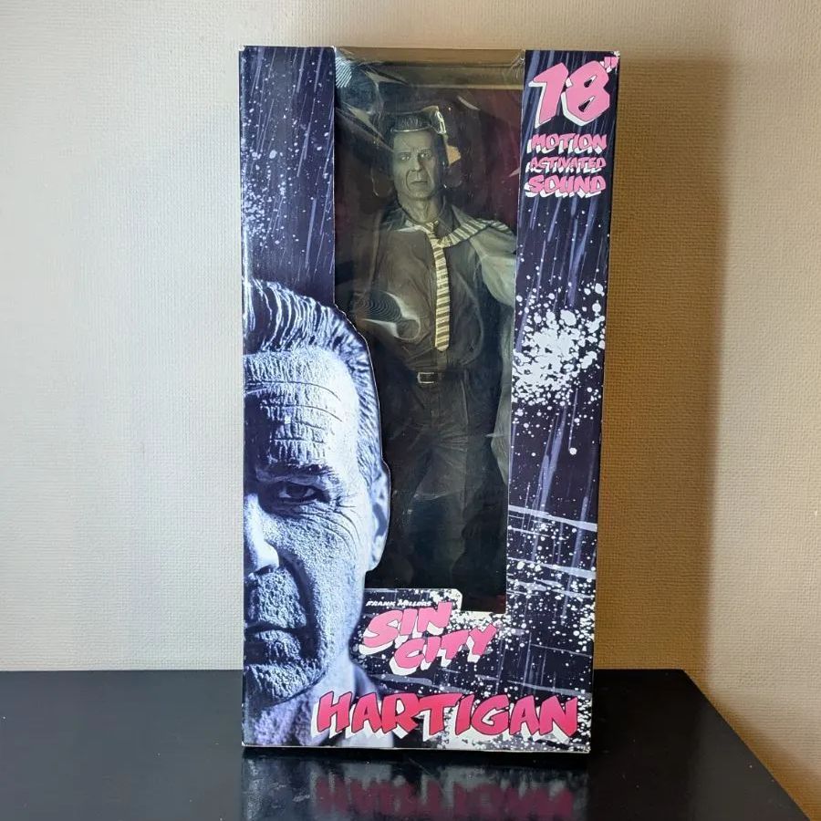NECA シンシティ ハーティガン 18インチ フィギュア - メルカリ