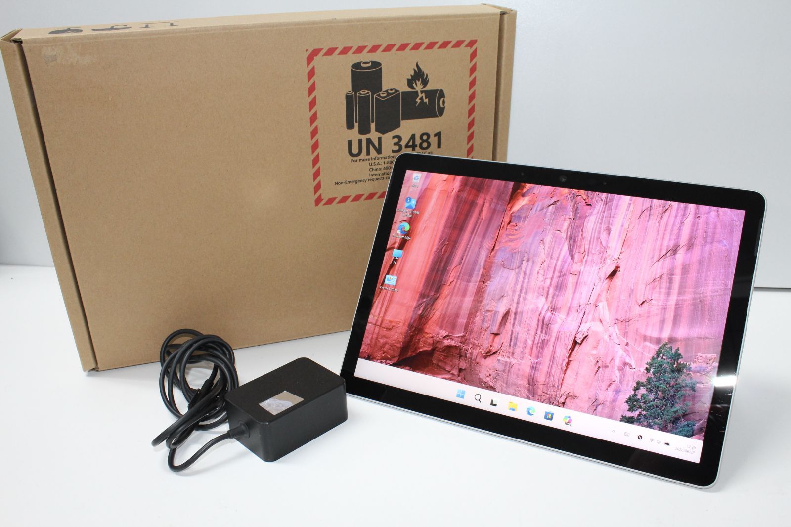 Surface Go 3/Intel Pentium GOLD/64GB/メモリ4GB ④
