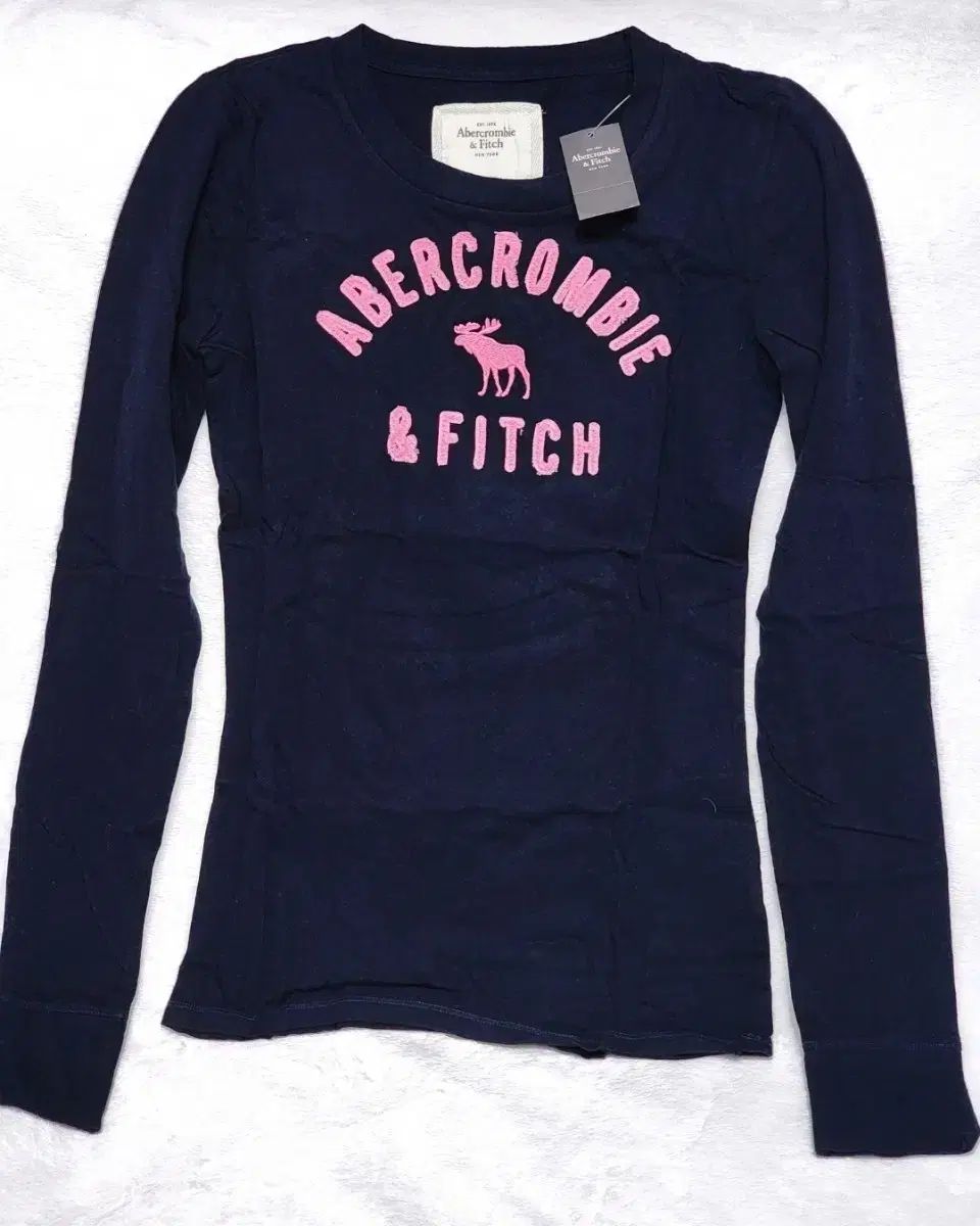 アバクロンビー ネイビー 長袖 Tシャツ 新品