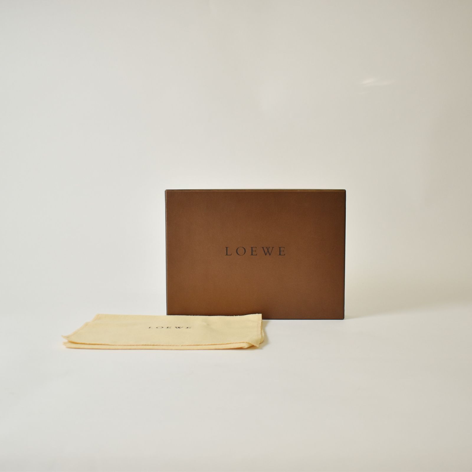 LOEWE ロエベ アナグラム ナッパ レザー ショルダーバッグ ポシェット