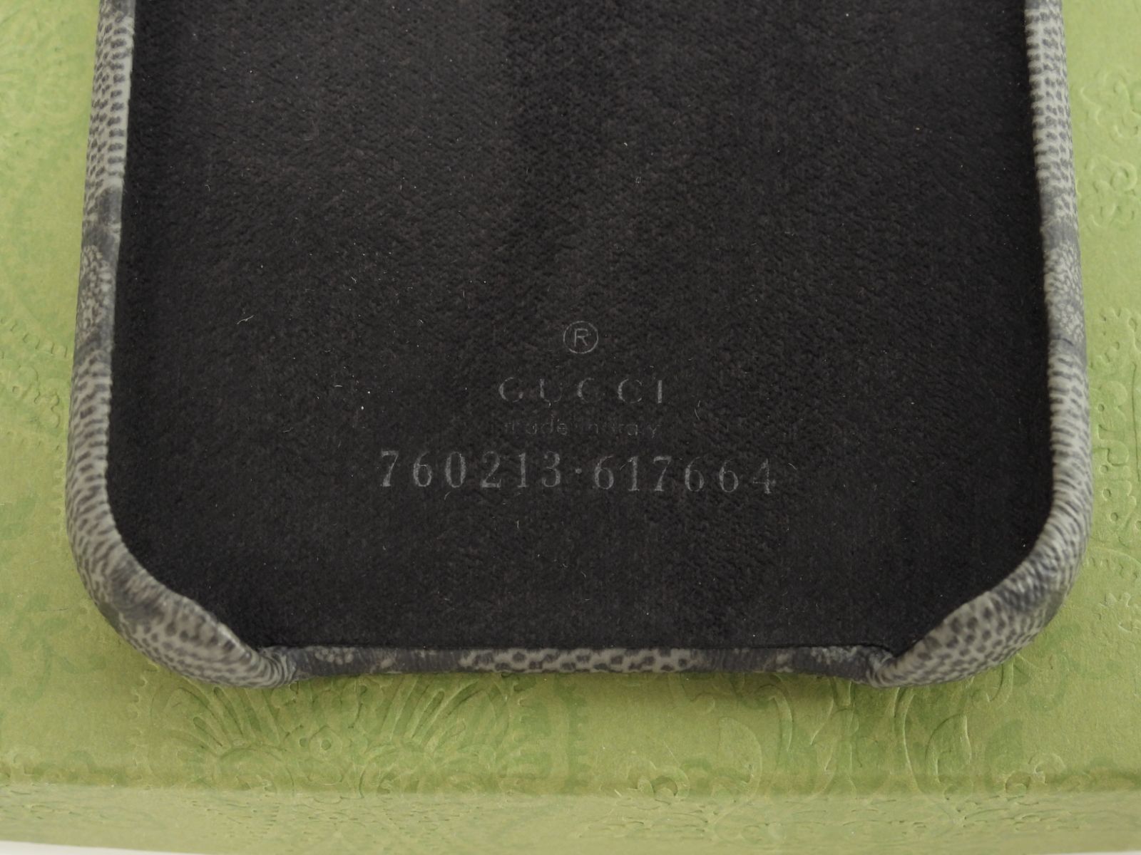 グッチ iPhone15Proケース GGオールド PVC濃灰携帯電話 カバー 760213 新品@ 13 グッチ iPhone15Proケース GGオールド PVC濃灰携帯電話 カバー 760213 新品@ 13