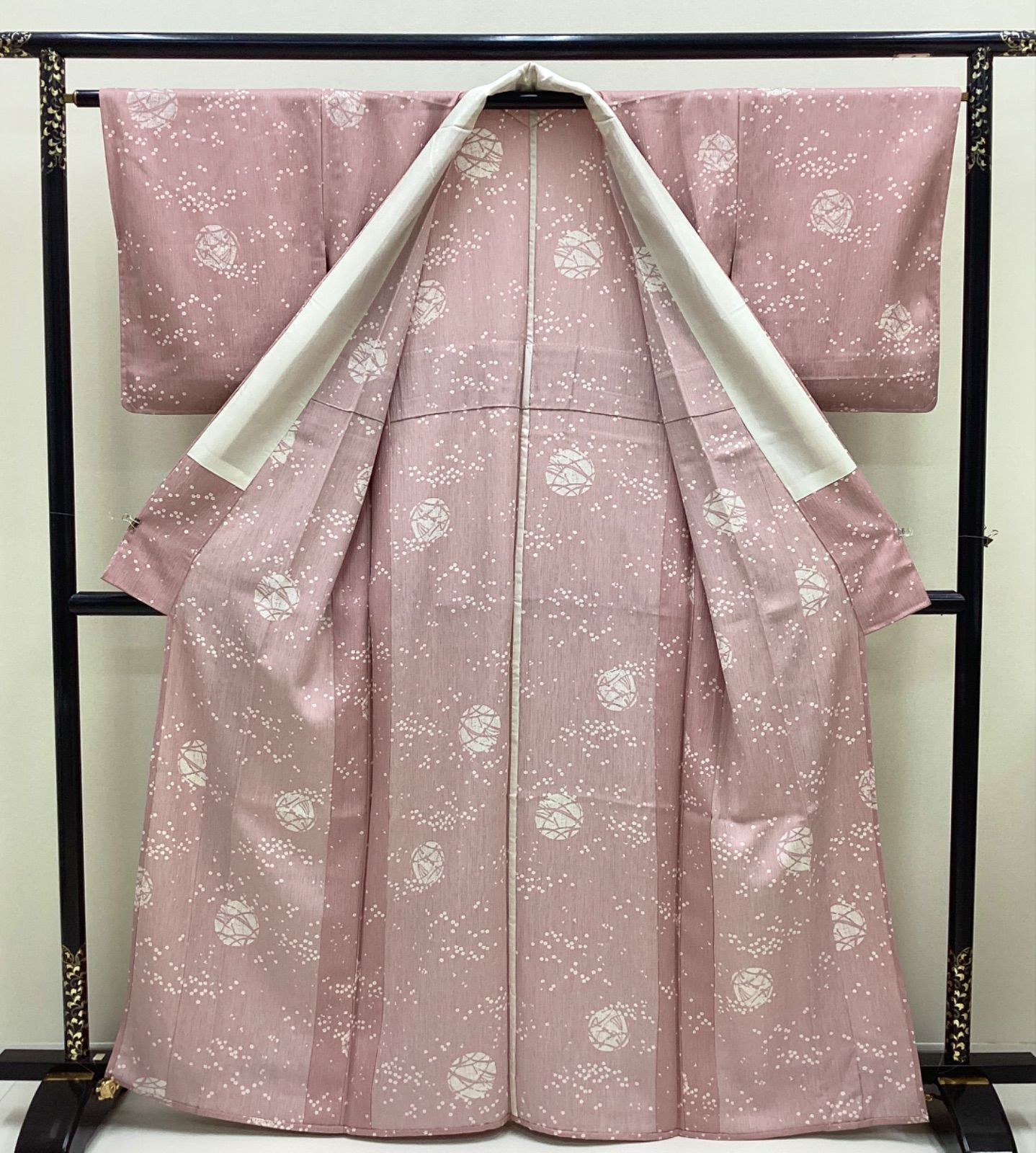 中古品 単衣着物 小紋 から鮭色 小花に丸柄 正絹 裄64 R973 - メルカリ