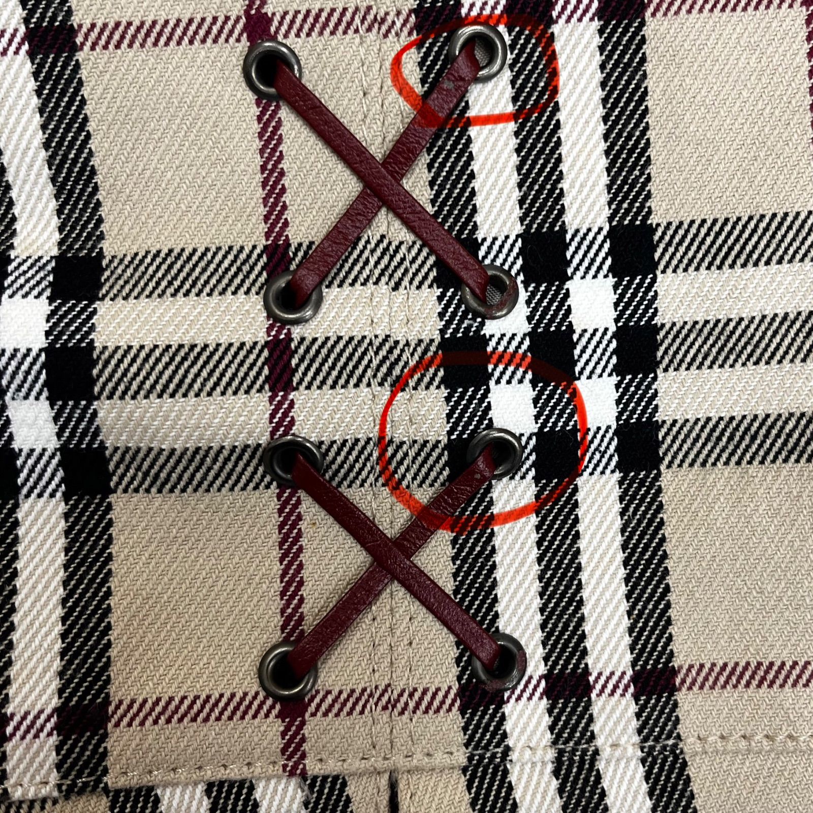 BURBERRY バーバリー ノバチェック柄 レースアップ フレアスカート 赤 BURBERRY バーバリー ブルーレーベル フレアスカート ひざ丈 ノバ