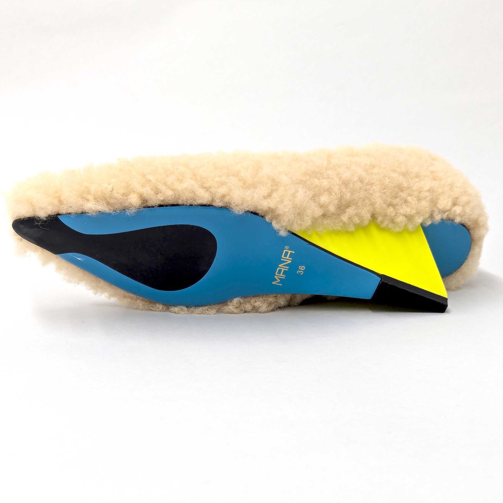 新品・未使用】MANA（マナ）541165 Cozコラボ ムートン・パンプス
