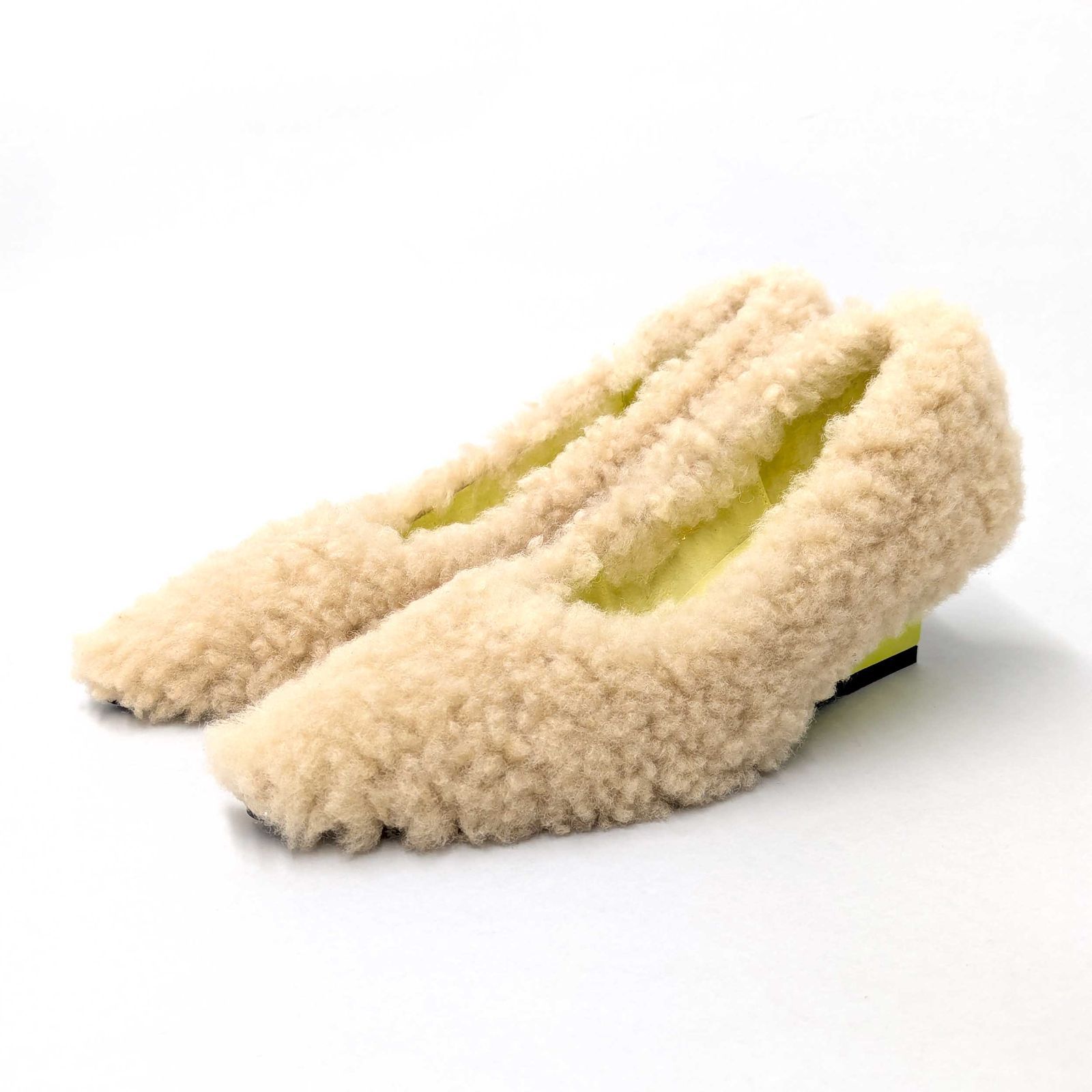 新品・未使用】MANA（マナ）541165 Cozコラボ ムートン・パンプス