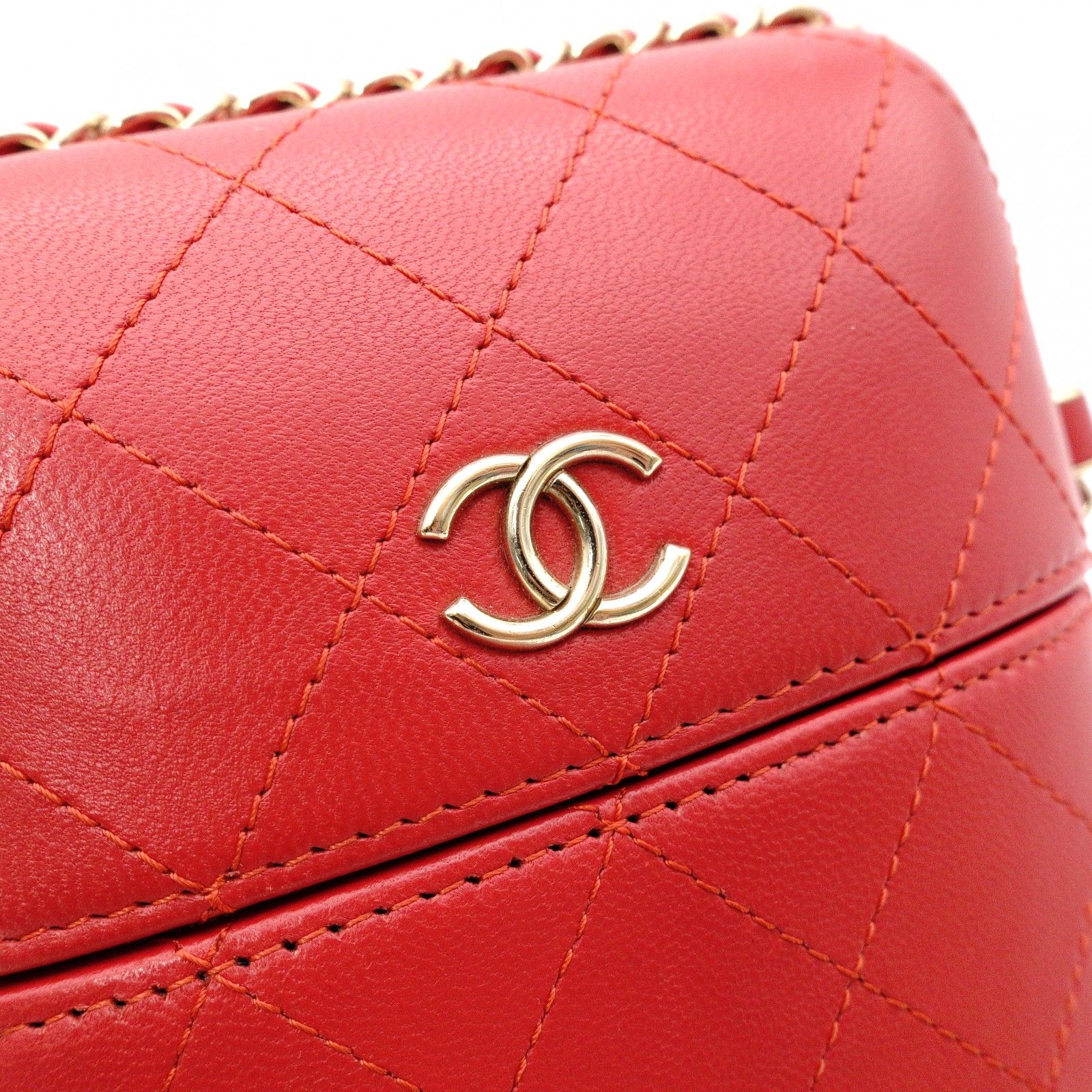 n*i様 CHANEL 赤 レザー ケース　マトラッセ CHANEL シャネル フォンケース ショルダーバッグ マトラッセ