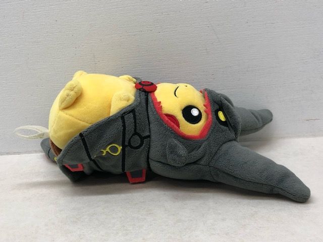 希少・レア☆黒いレックウザポンチョを着たピカチュウ ぬいぐるみ