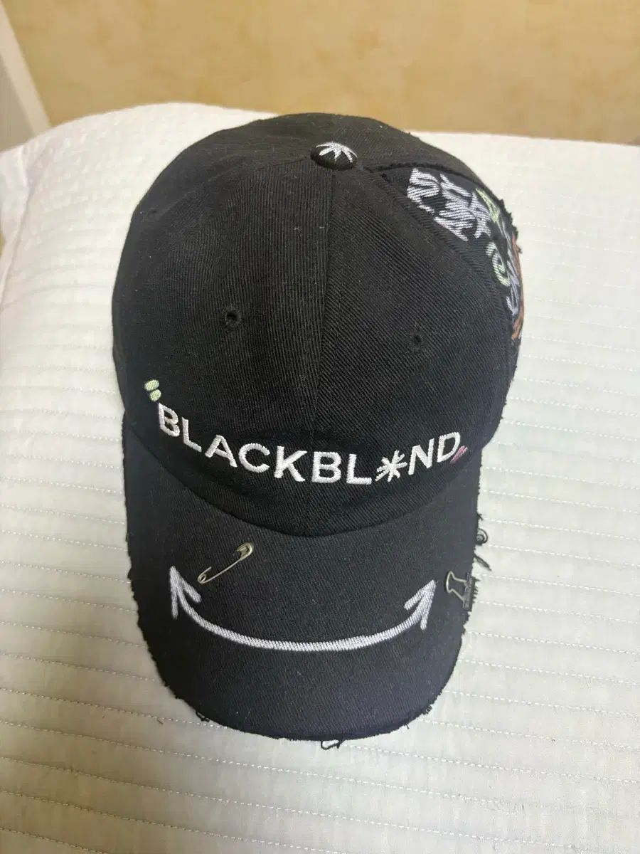 ブラックブロンド ホログラム 帽子 7,765円