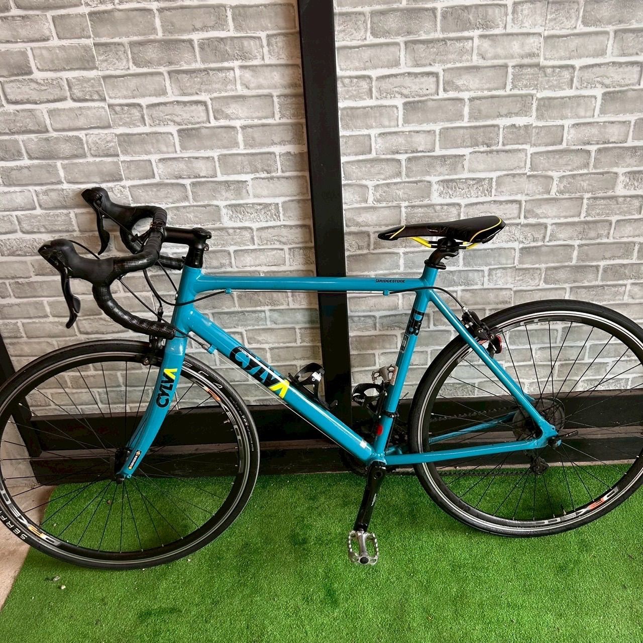 ブリヂストン BRIDGESTONE CYLVA D18 エスニックターコイズ ロード