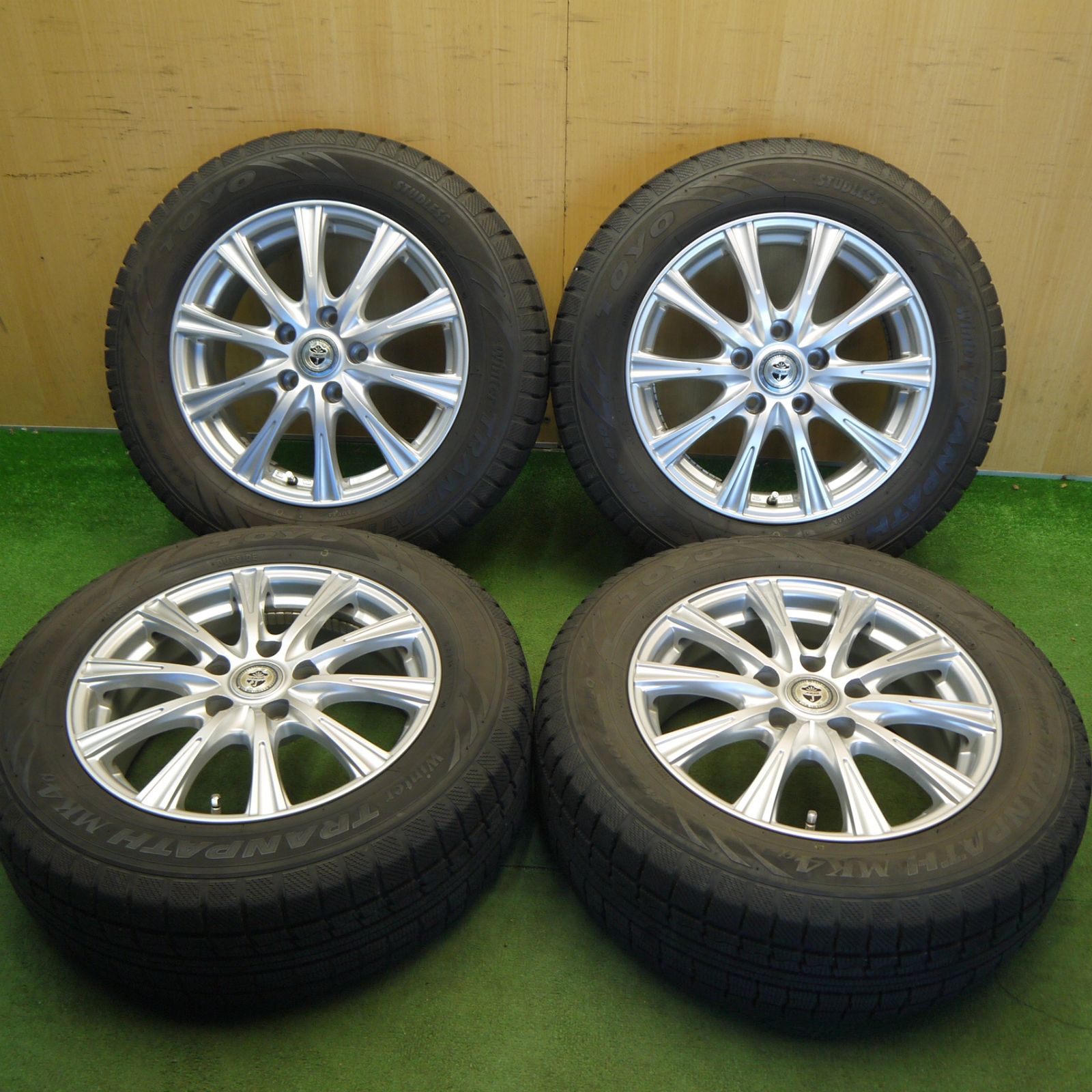 バリ溝！8.5分◎スタッドレス 215/60R16 トーヨー ウインター トランパス MK4α JOKER ジョーカー 16インチ PCD114.3/5H◎6061001Hス