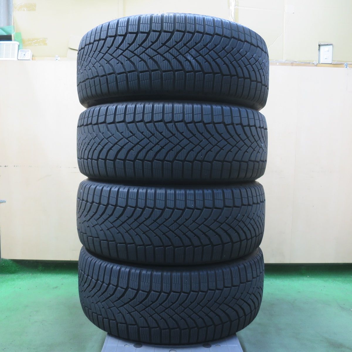 バリ溝！24年！ほぼ10分★235/55R18 ダンロップ SYNCHRO WEATHER オールシーズン 18インチ タイヤ ハリアー レクサス NX 等★6061501イスタ