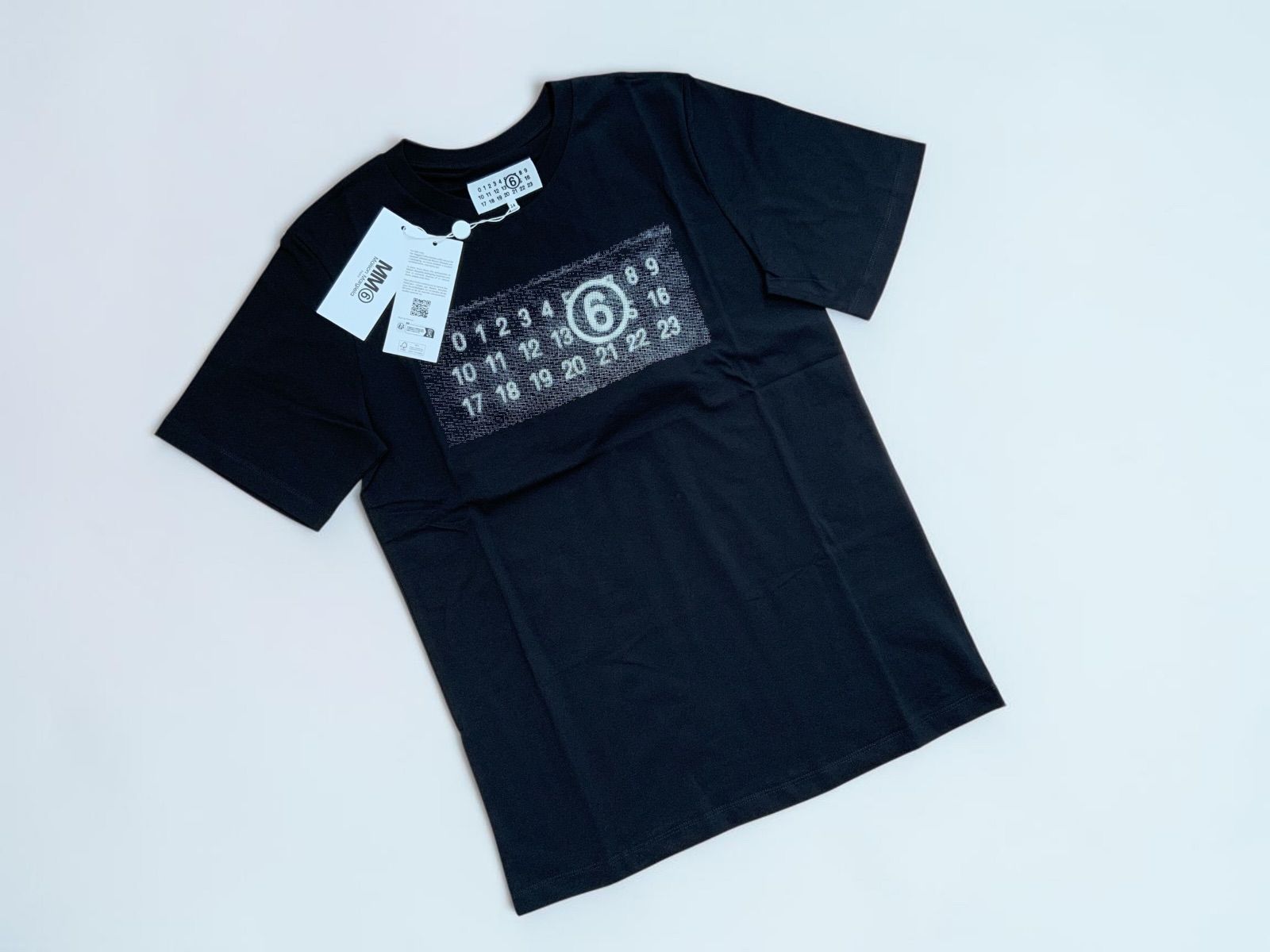 タグ付き 新品未使用 MM6 Maison Margiela カレンダーLOGO Tシャツ