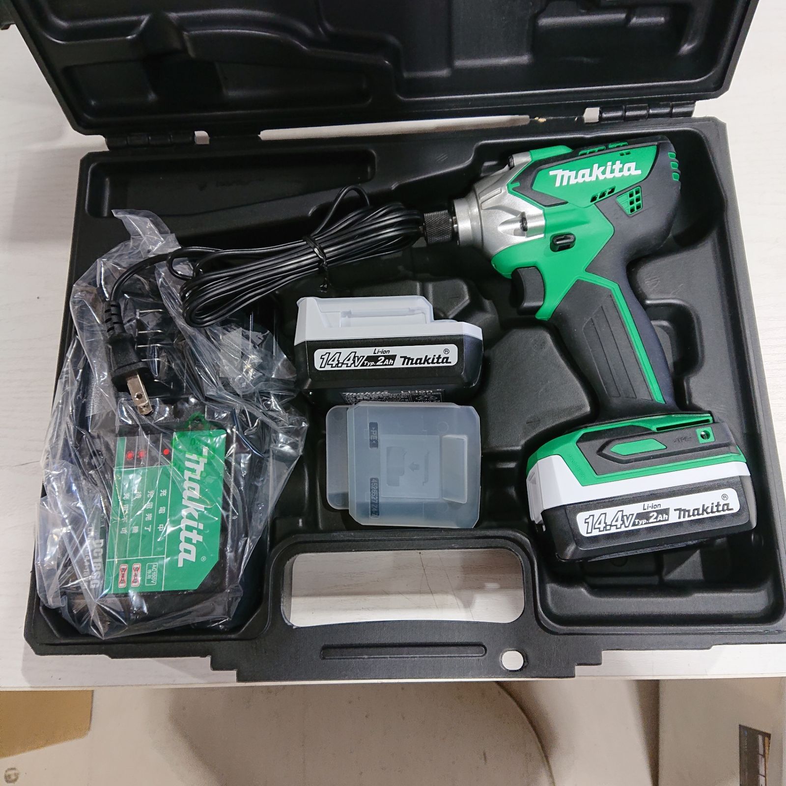 Makita　マキタ　MTD001DSAX　14.4V　充電式インパクトドライバ　14.4V