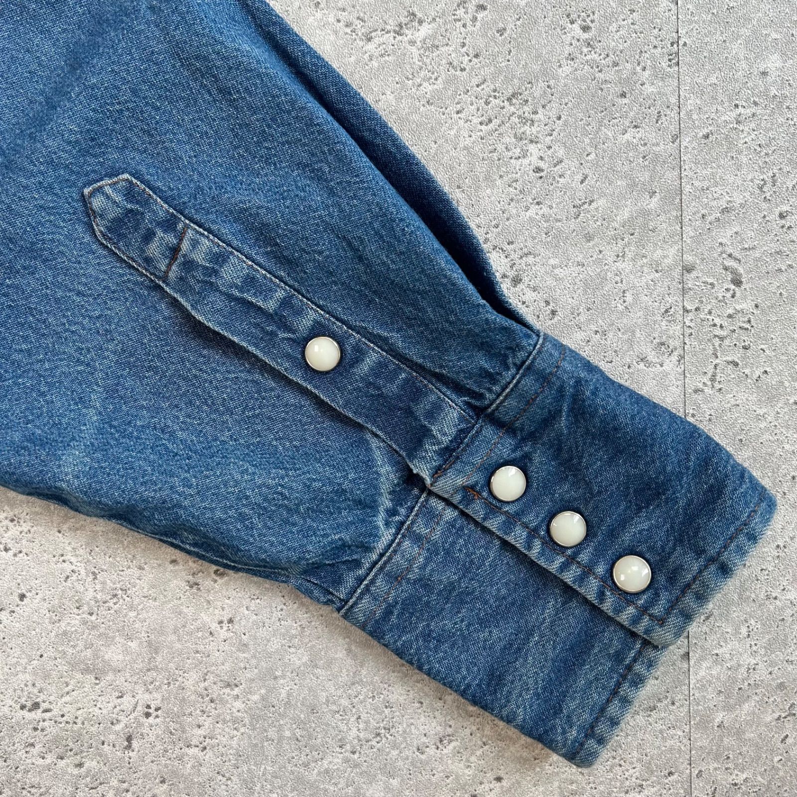 T058【Wrangler】インディゴ デニム ウエスタンシャツ 長袖〔XL相当