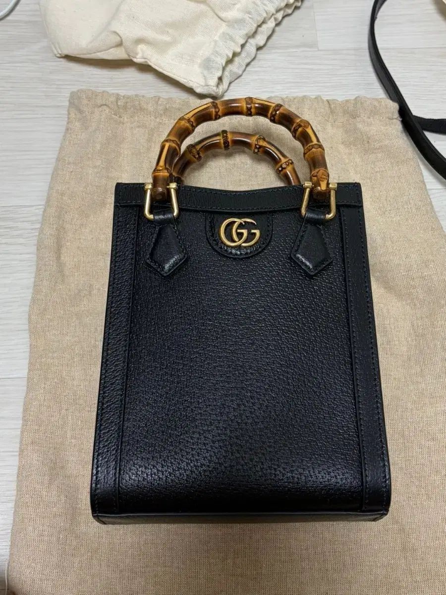 グッチ ダイアナ スモール トートバッグ ブラック