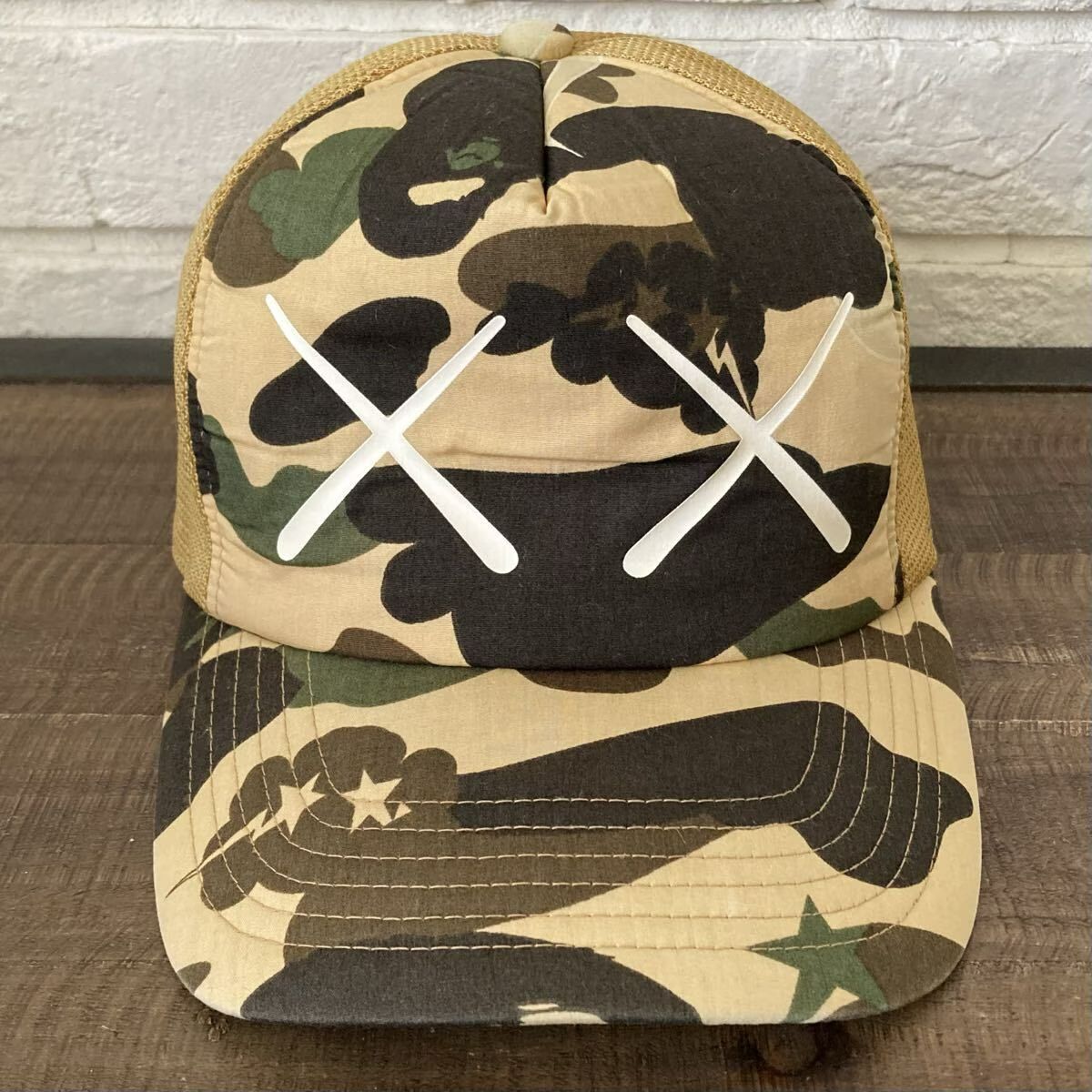 ★激レア★ KAWS BENDY BAPE CAMO キャップ trucker hat cap a bathing ape エイプ ベイプ アベイシングエイプ カウズ 帽子 NIGO y6875