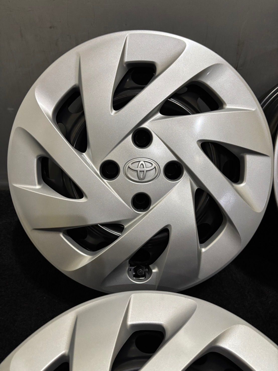 ☆新車外し品 トヨタ 純正 15インチ 5.5J +45 100 4H スチールホイール