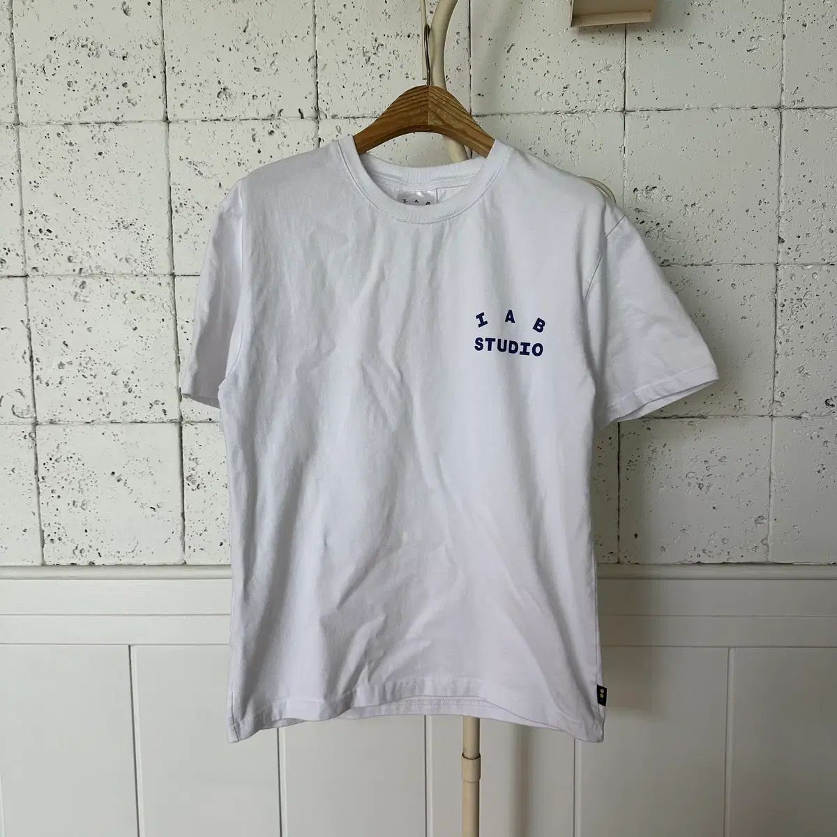 M IAB Studio アイエプスタジオ 半袖Tシャツ ネイビー