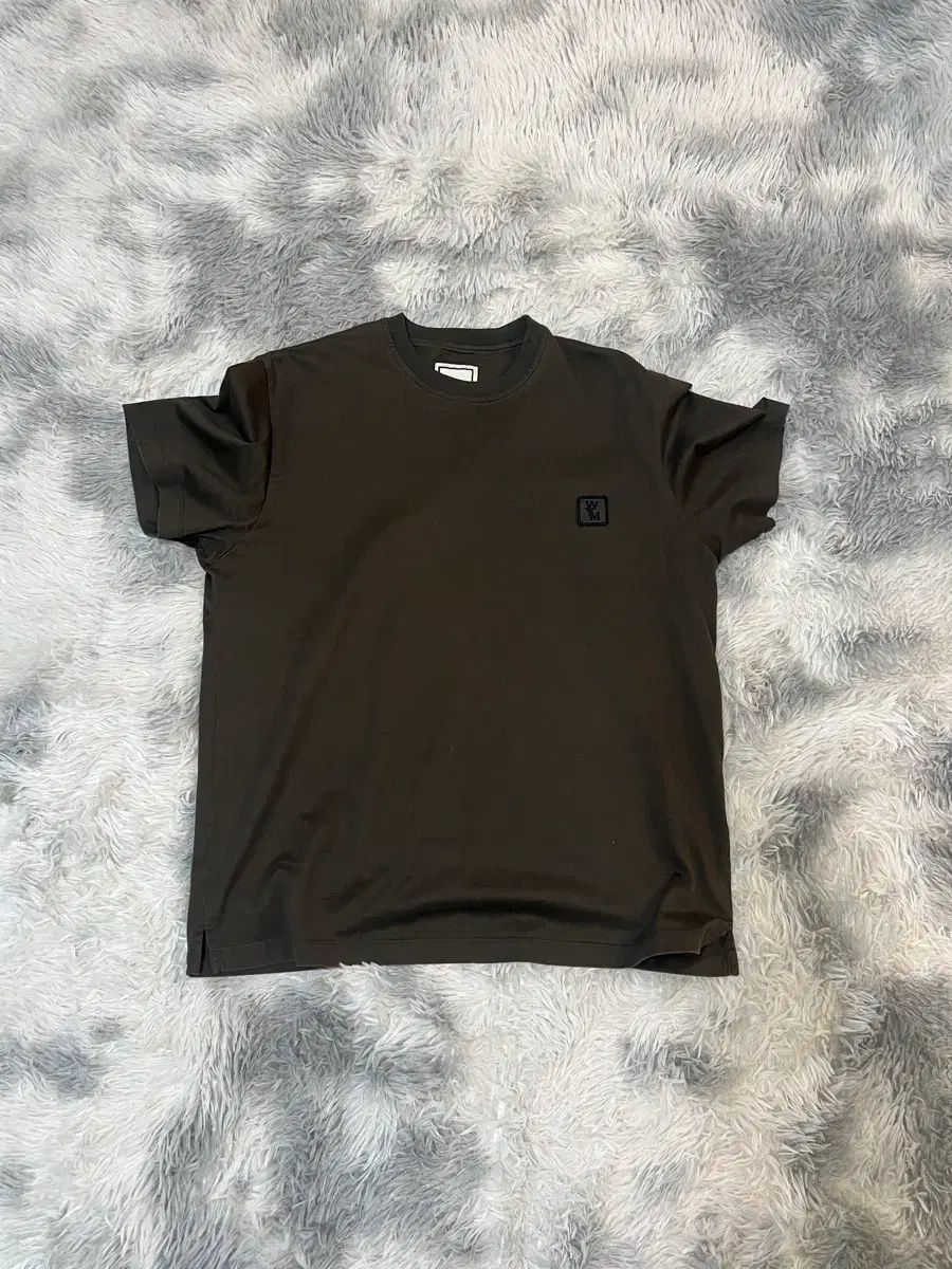 44 ウーヨンミ バックロゴ 半袖Tシャツ
