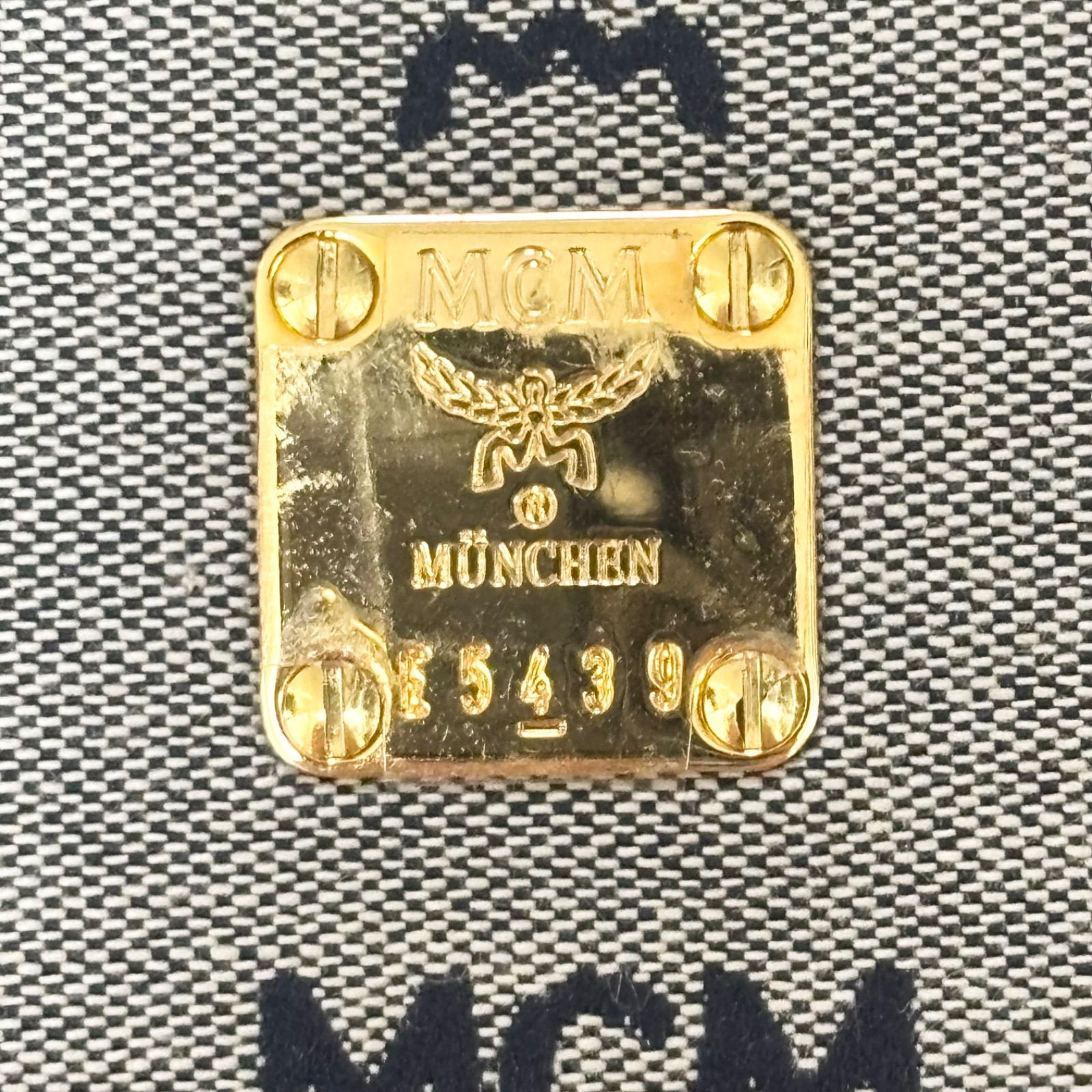 送料無料】MCM/エムシーエム/三つ折り財布/サイフ/ウォレット/がま口