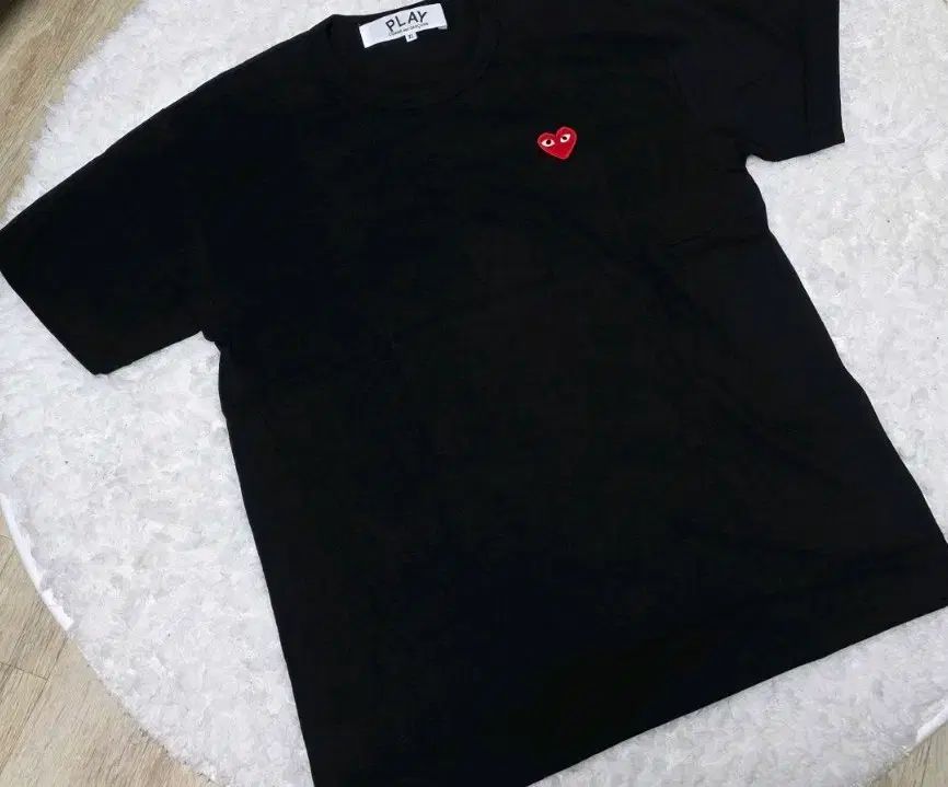 PLAY コム・デ・ギャルソン レッド ハート Tシャツ ブラック