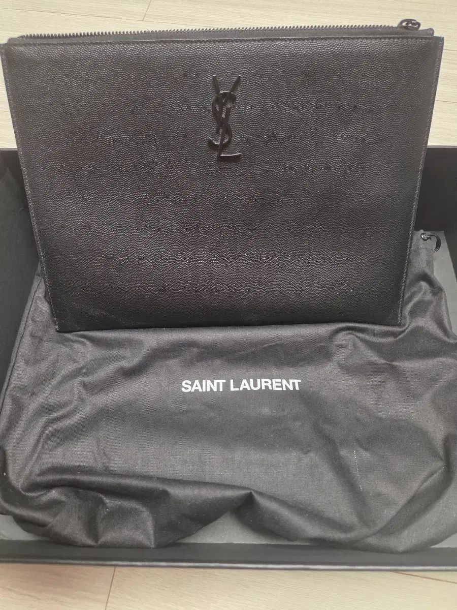 サンローラン　クラッチバッグ　青　値下げ交渉承ります SAINT LAURENT（セカンドバッグ⁄クラッチバッグ）のフリマアイテム一覧
