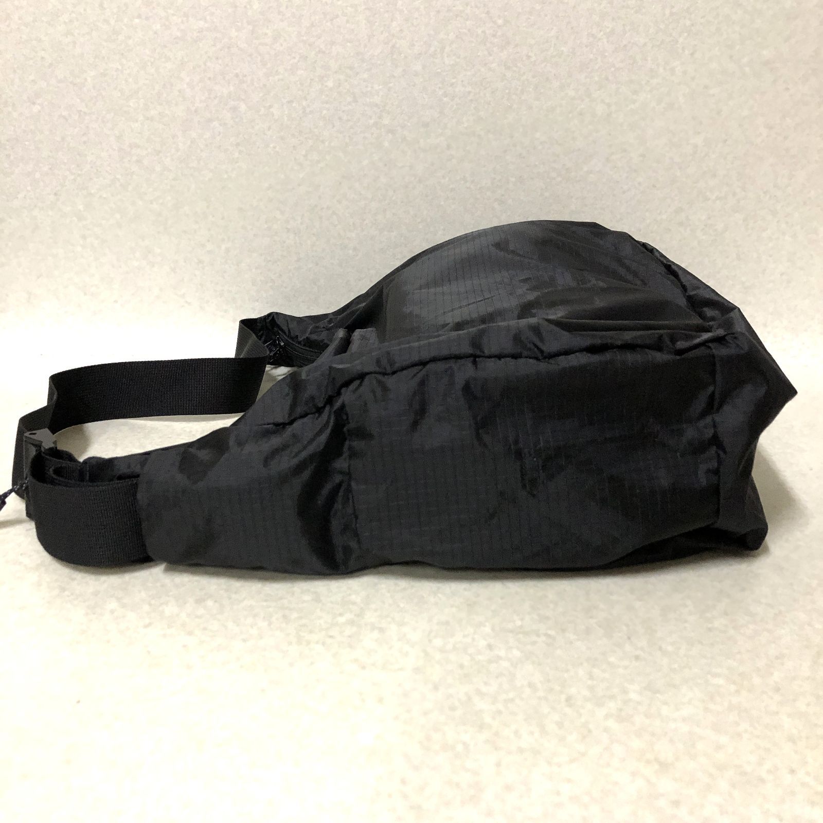 Y*u様 mont-bell ブラック ポケッタブルショルダーバック M D565 mont-bell ポケッタブルショルダーバッグM 黒 265775632 - メルカリ