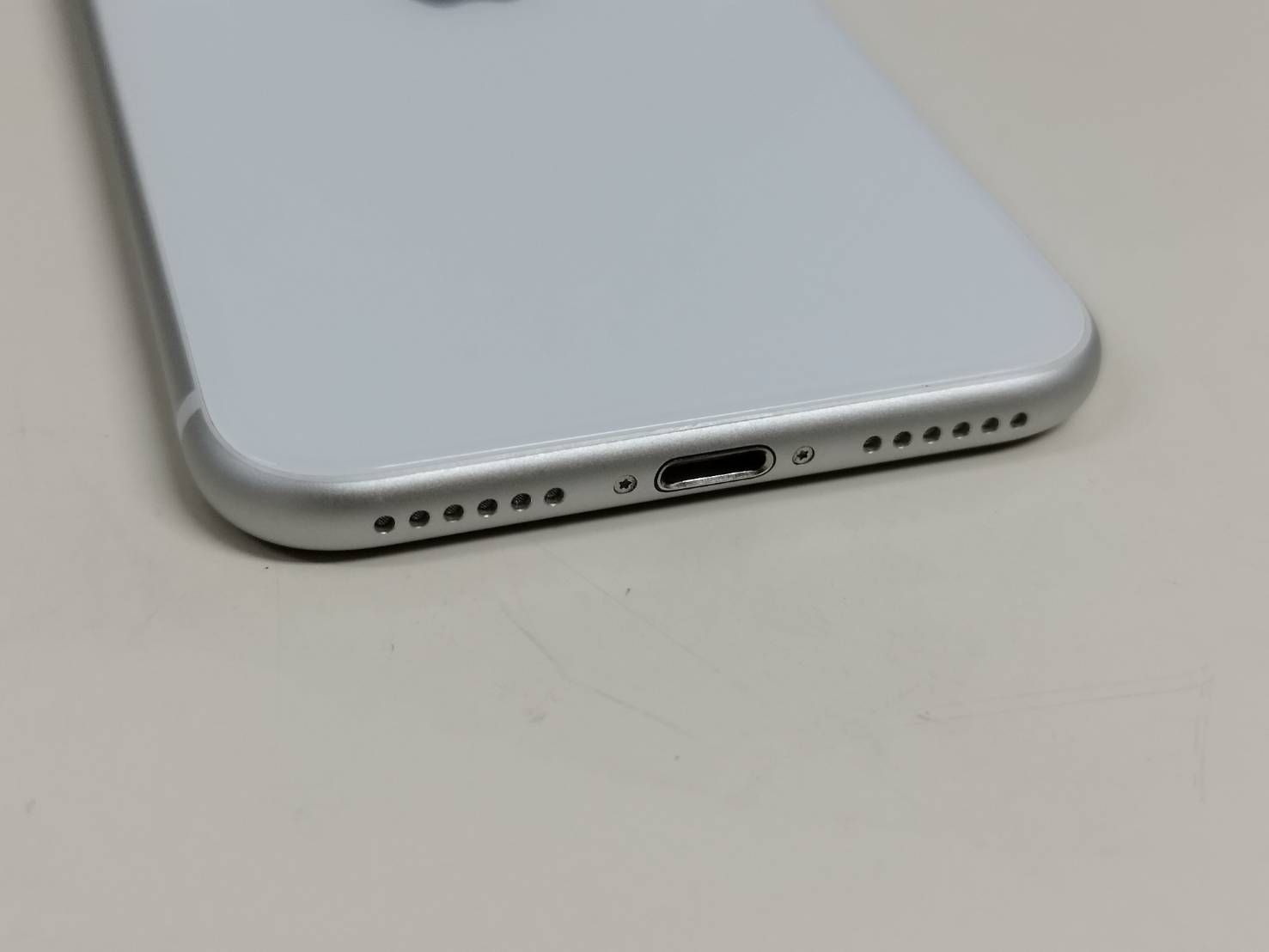 iPhone SE 2 256GB ホワイト SIMフリー 中古 - メルカリ