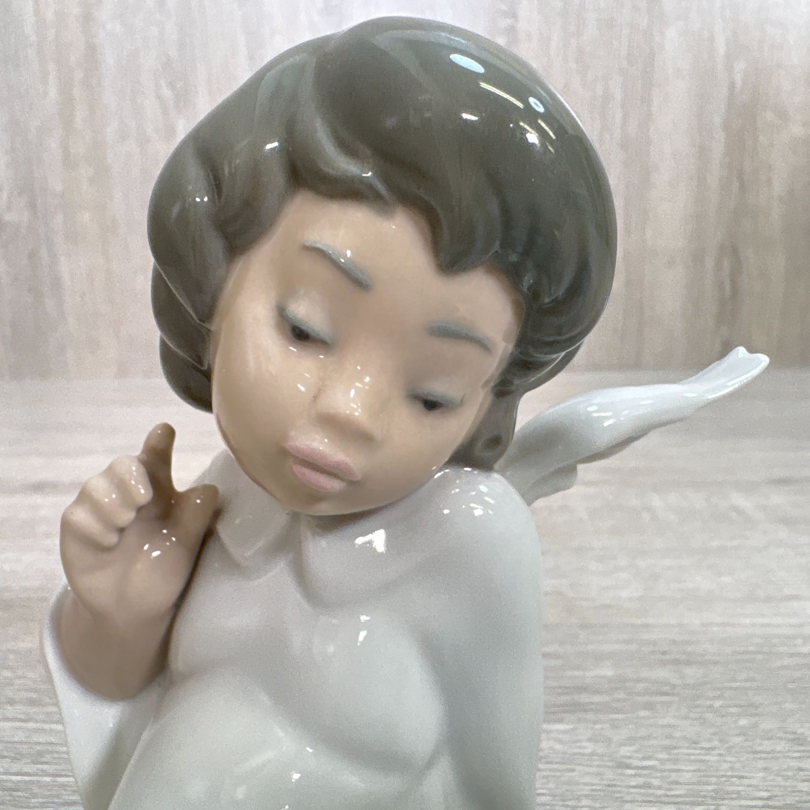 リヤドロ LLADRO 4962 天使の考え事 えーと、それは 天使 フィギュリン