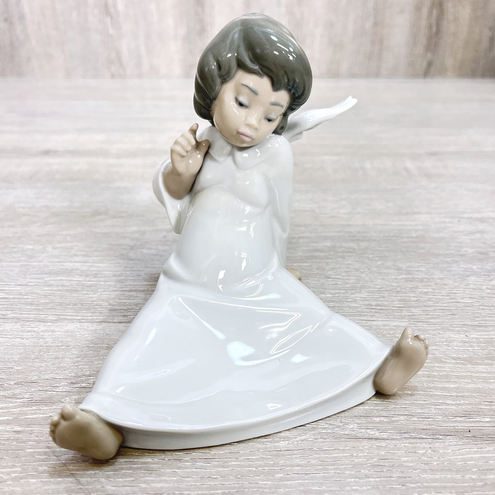 リヤドロ LLADRO 4962 天使の考え事 えーと、それは 天使 フィギュリン