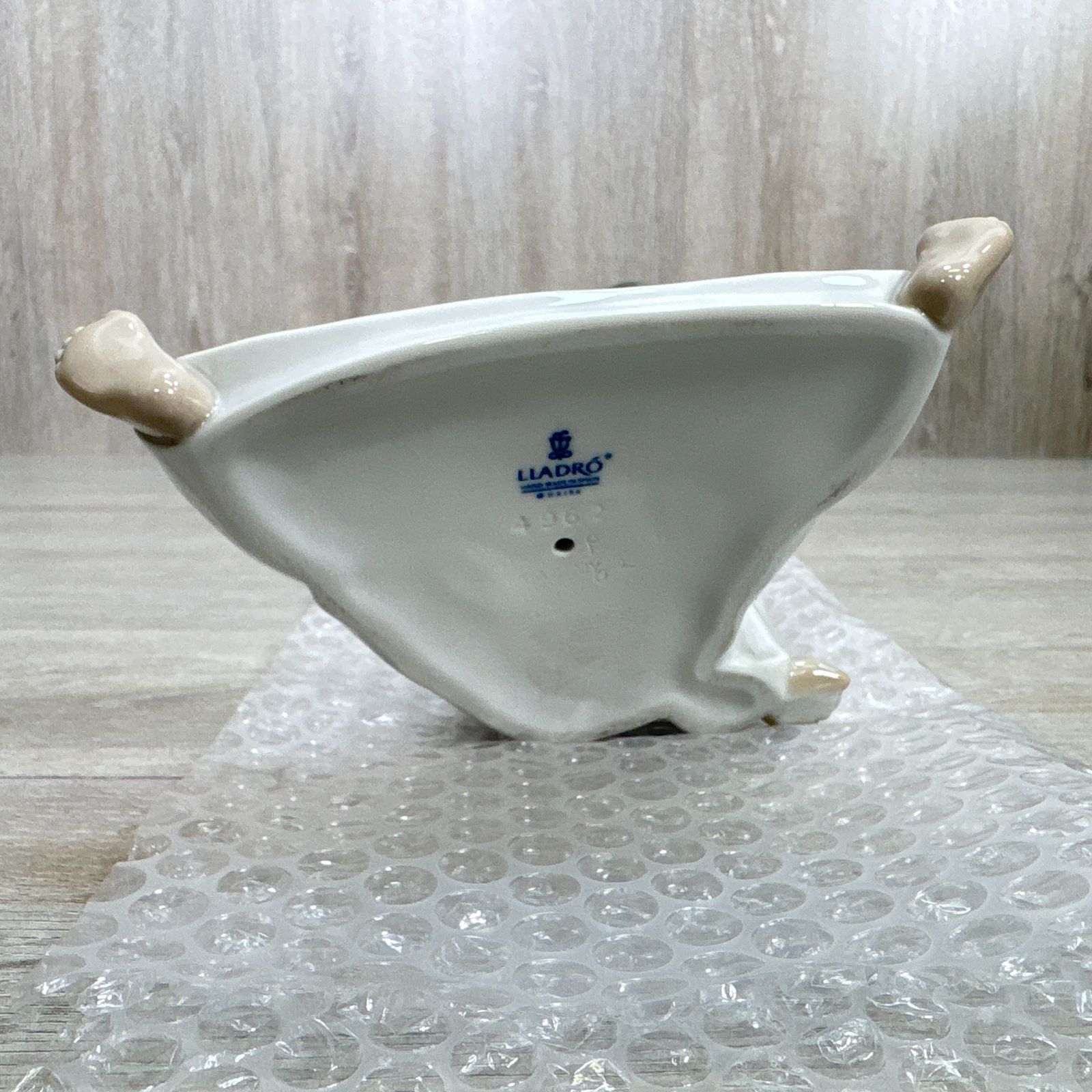 リヤドロ LLADRO 4962 天使の考え事 えーと、それは 天使 フィギュリン