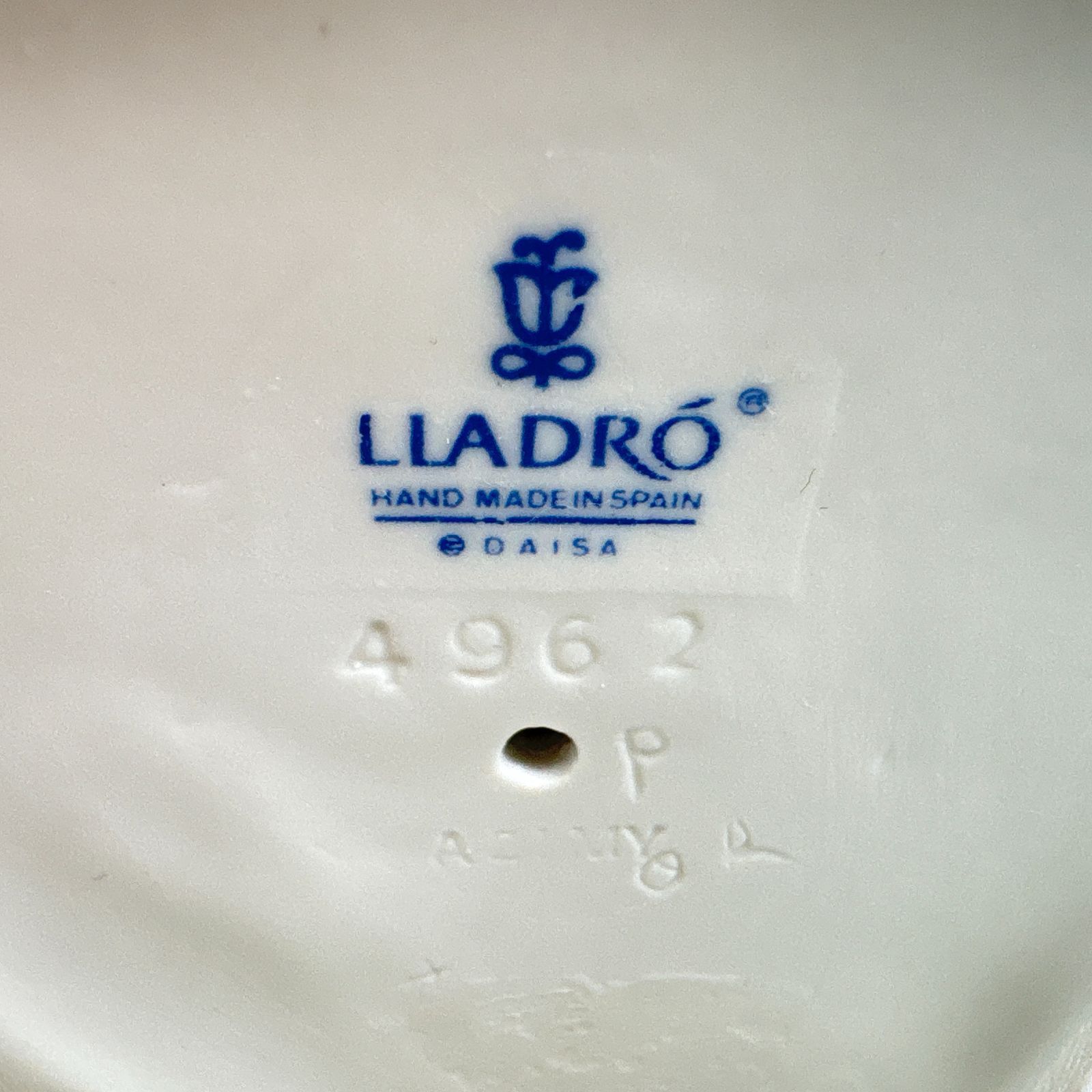 リヤドロ LLADRO 4962 天使の考え事 えーと、それは 天使 フィギュリン