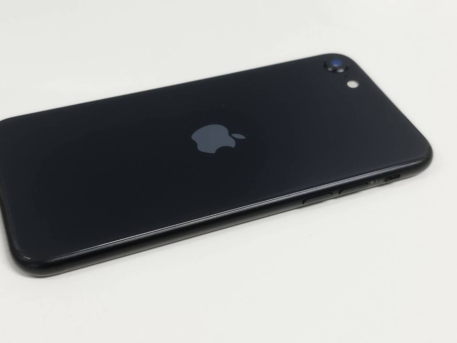 iPhone SE 2世代 64GB ブラック SIMフリー 現状品 - メルカリ