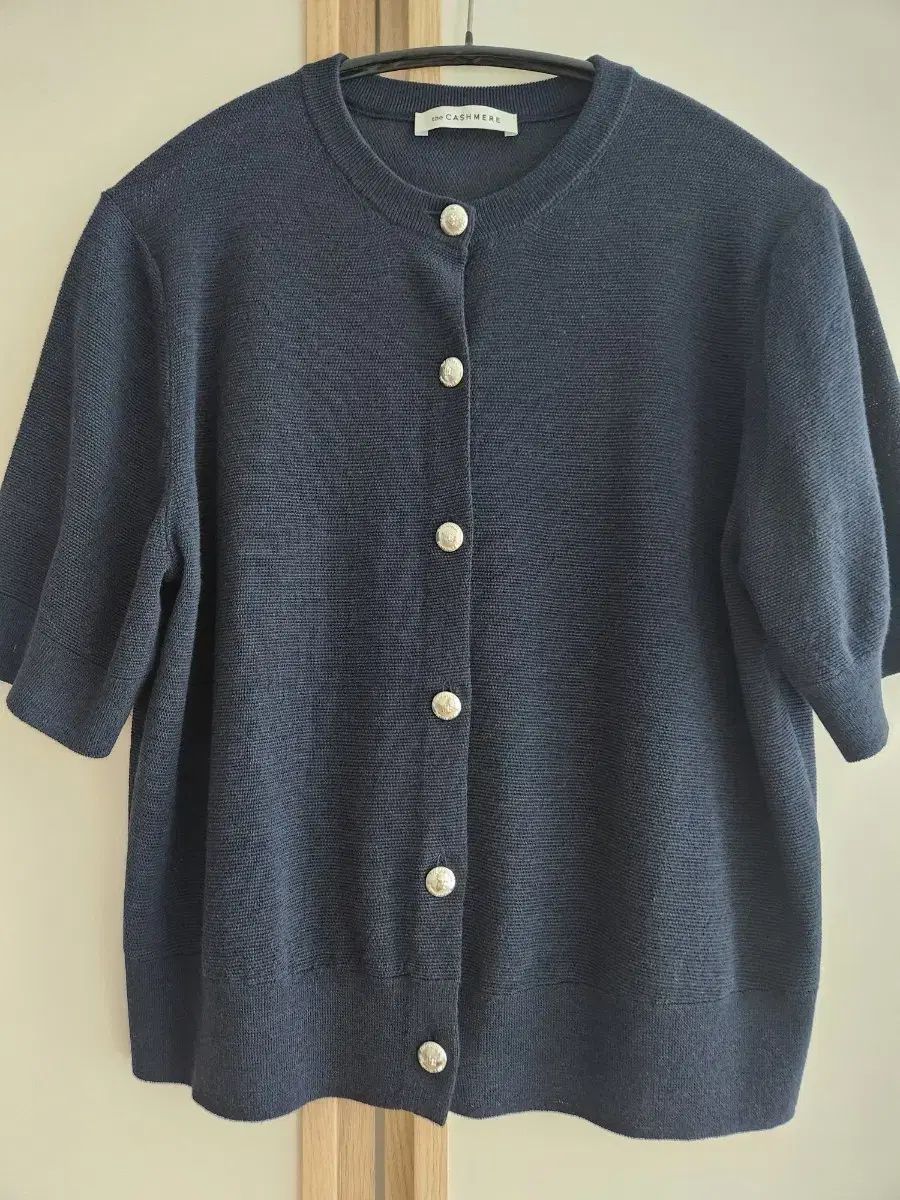 the CASHMERE カーディガン