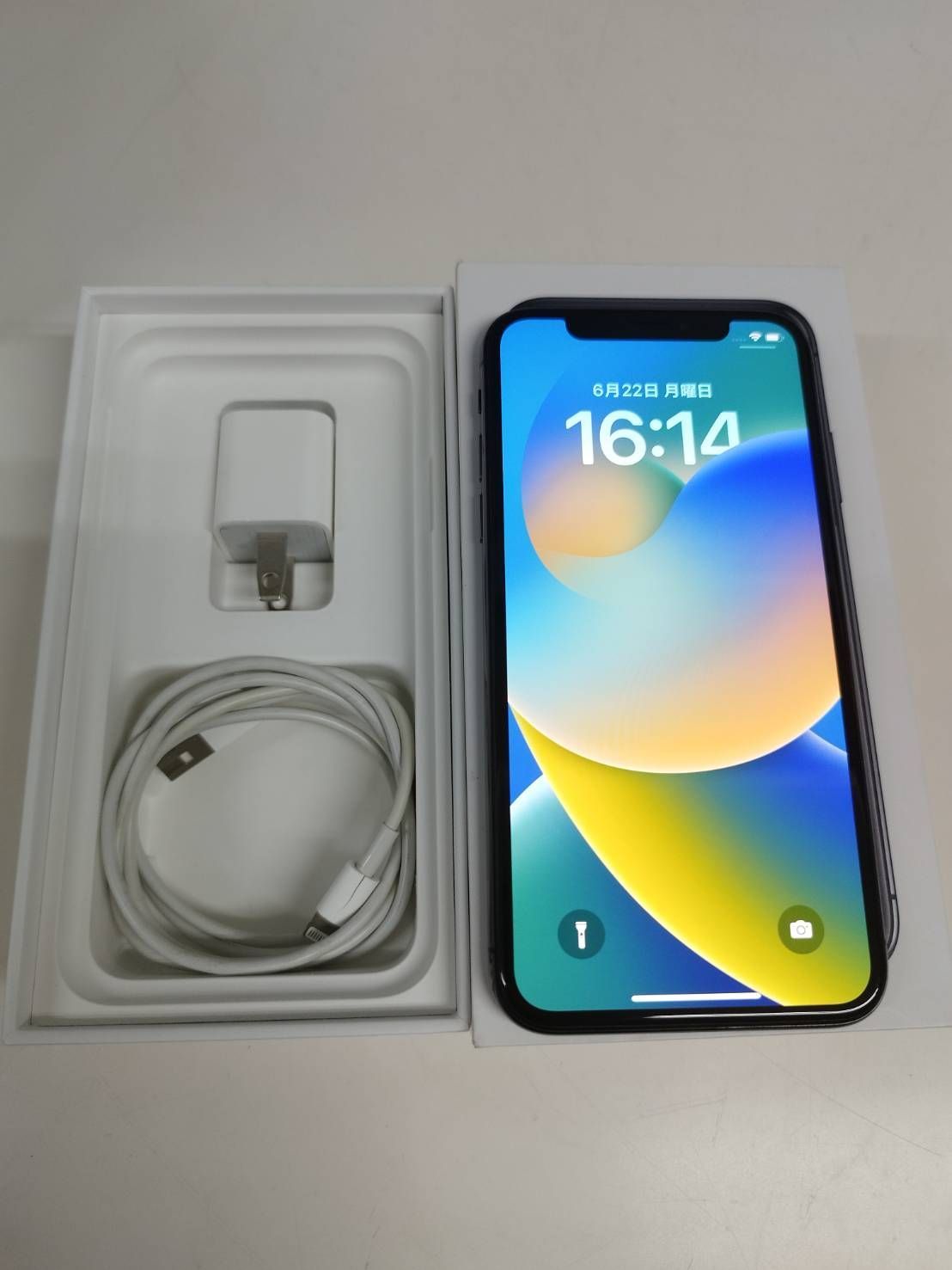 【SIMロックあり】iPhone X/A1902/64GB/スペースグレイ〈MQAX2J/A〉