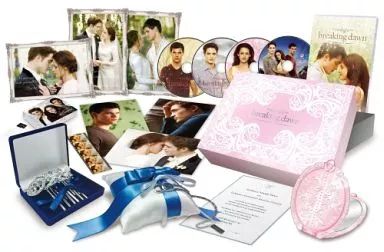 【中古】洋画Blu-ray Disc ブレイキング・ドーン Part1/トワイライト・サーガ DVD＆Blu-ray コンボコレクターズBOX「エクリプス/トワイライト・サーガ」microSD付”Wedding”エディション [Amazon.co.jp限定]